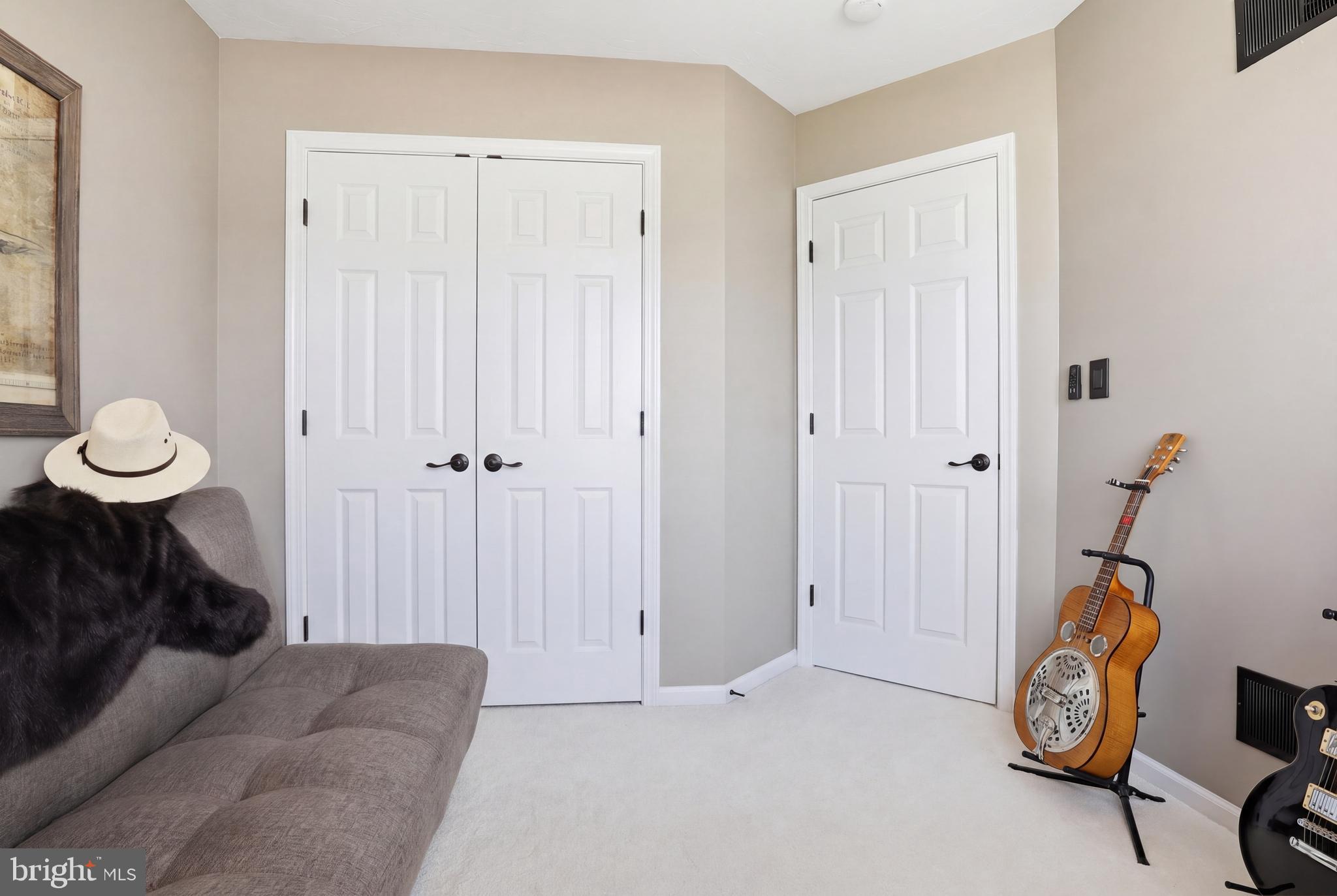 JACKSON HEIGHTS - Residential