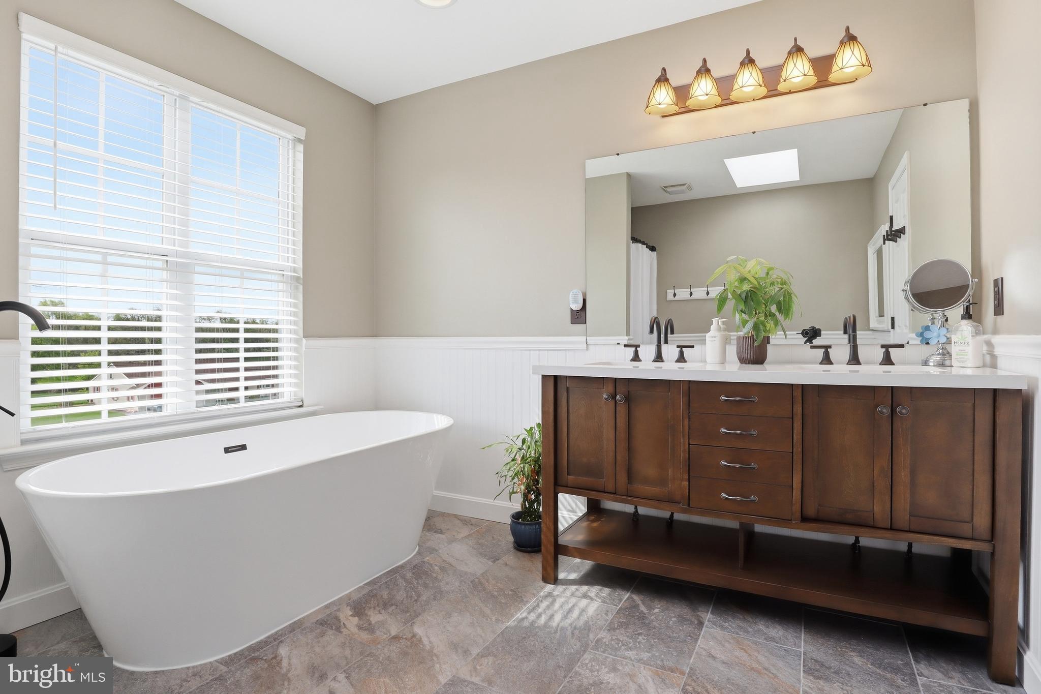 JACKSON HEIGHTS - Residential