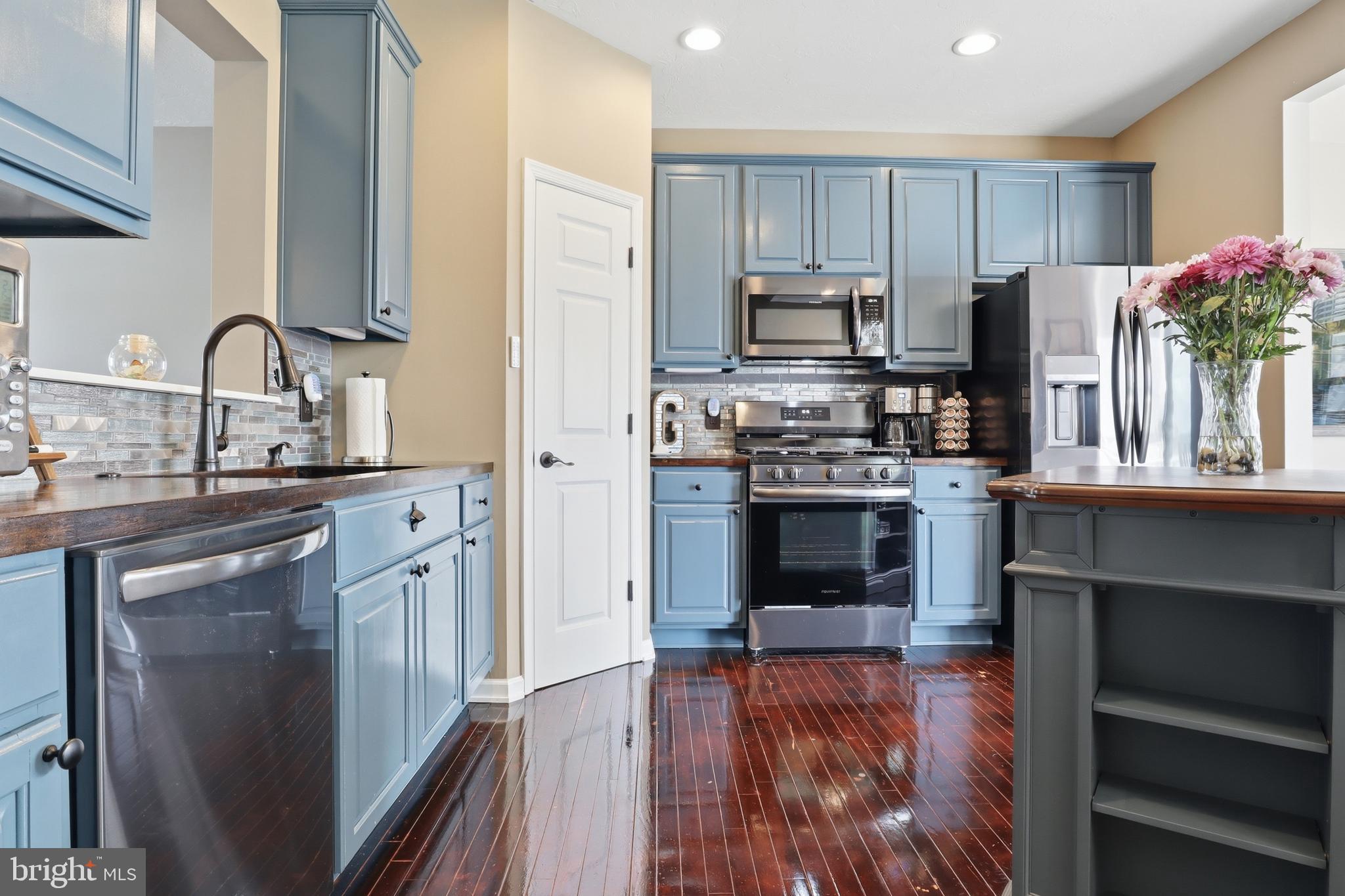 JACKSON HEIGHTS - Residential