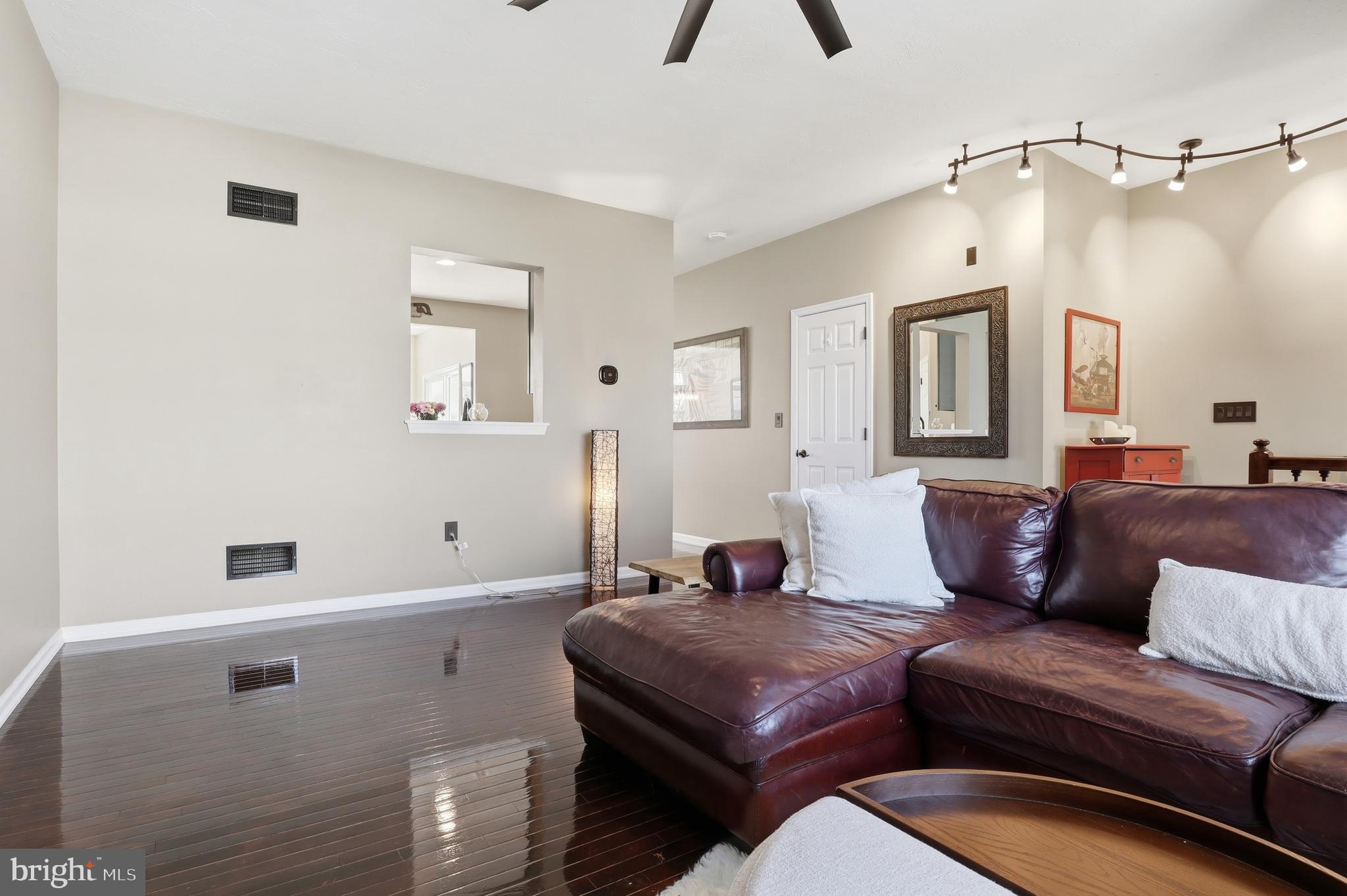 JACKSON HEIGHTS - Residential