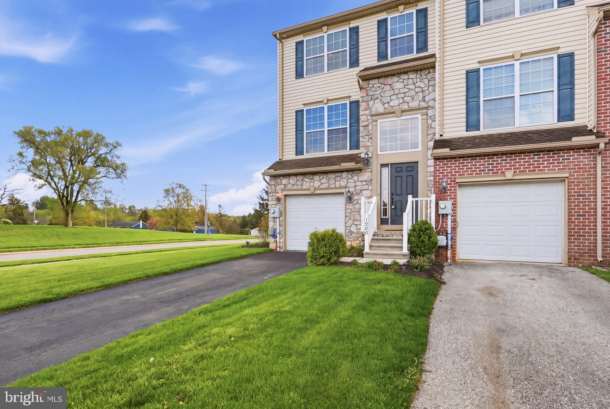 JACKSON HEIGHTS - Residential