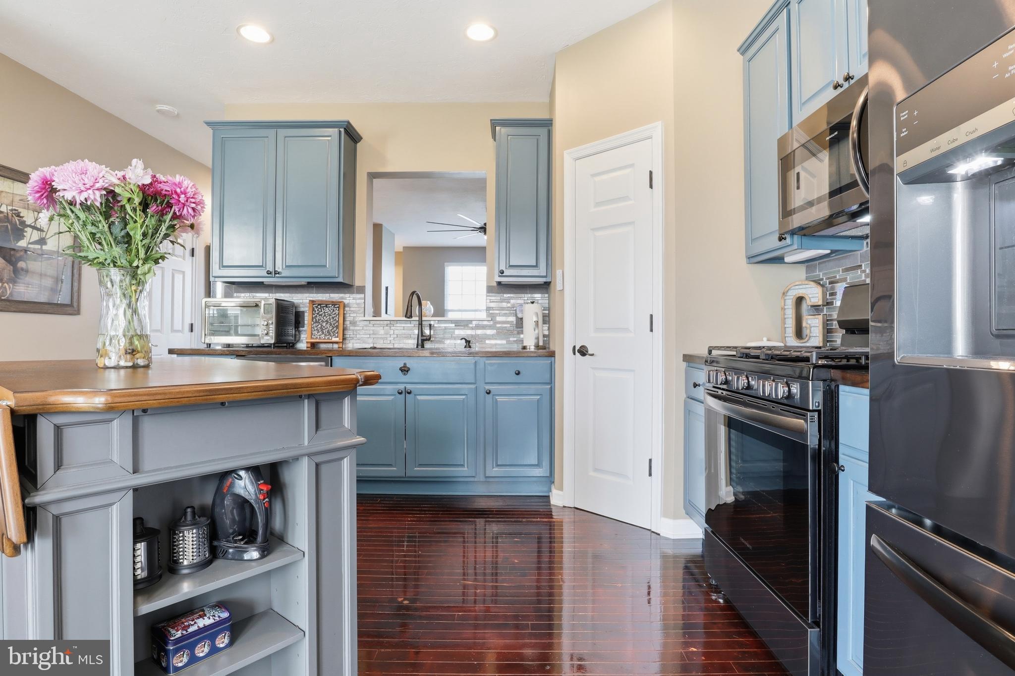 JACKSON HEIGHTS - Residential