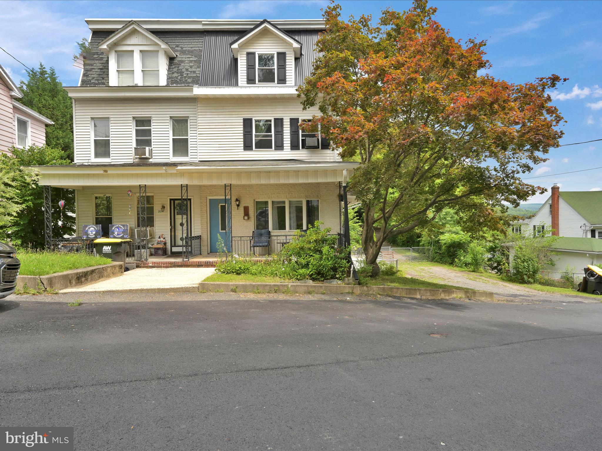 552 3RD STREET