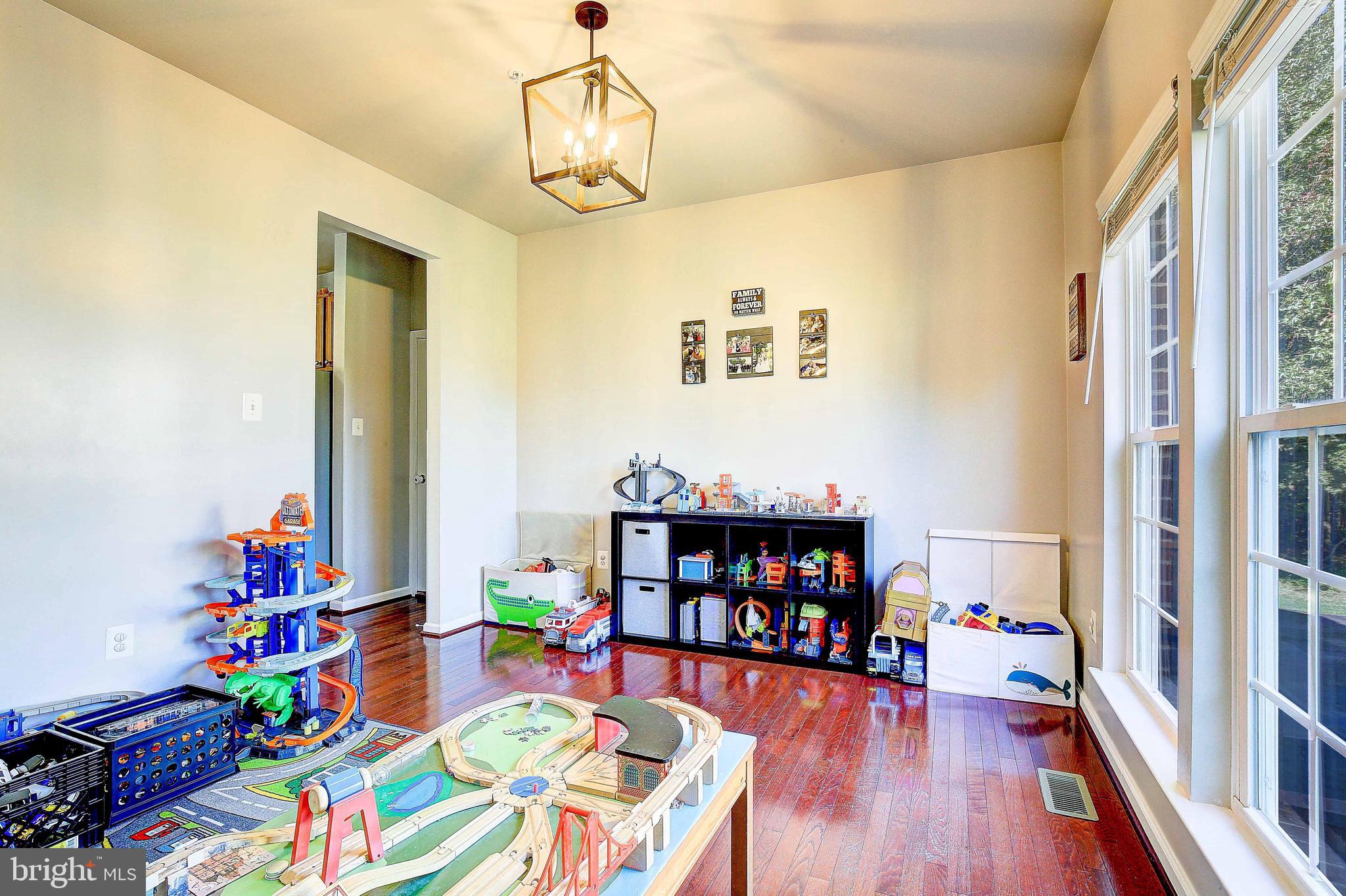 BRENTWOOD - Residential