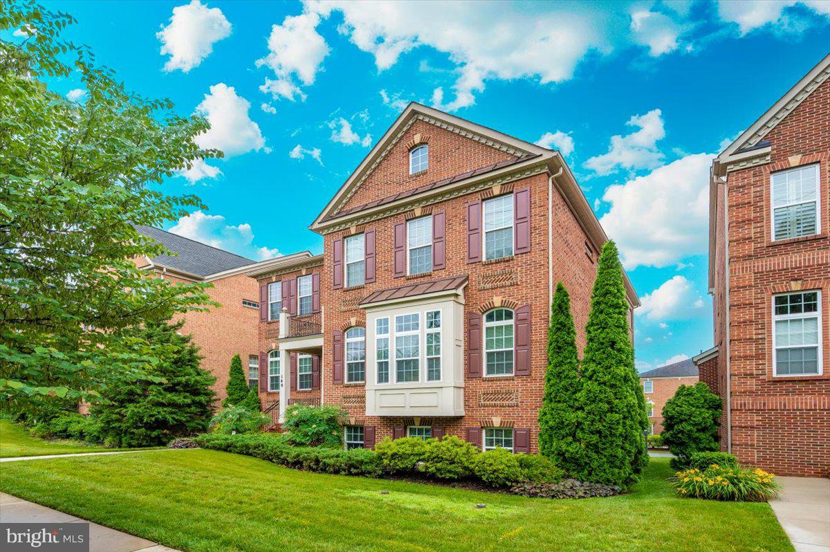 CROWN POINTE - Residential