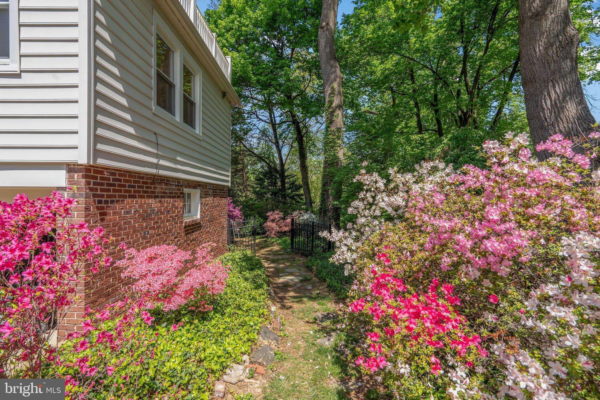 SEVEN OAKS - Residential