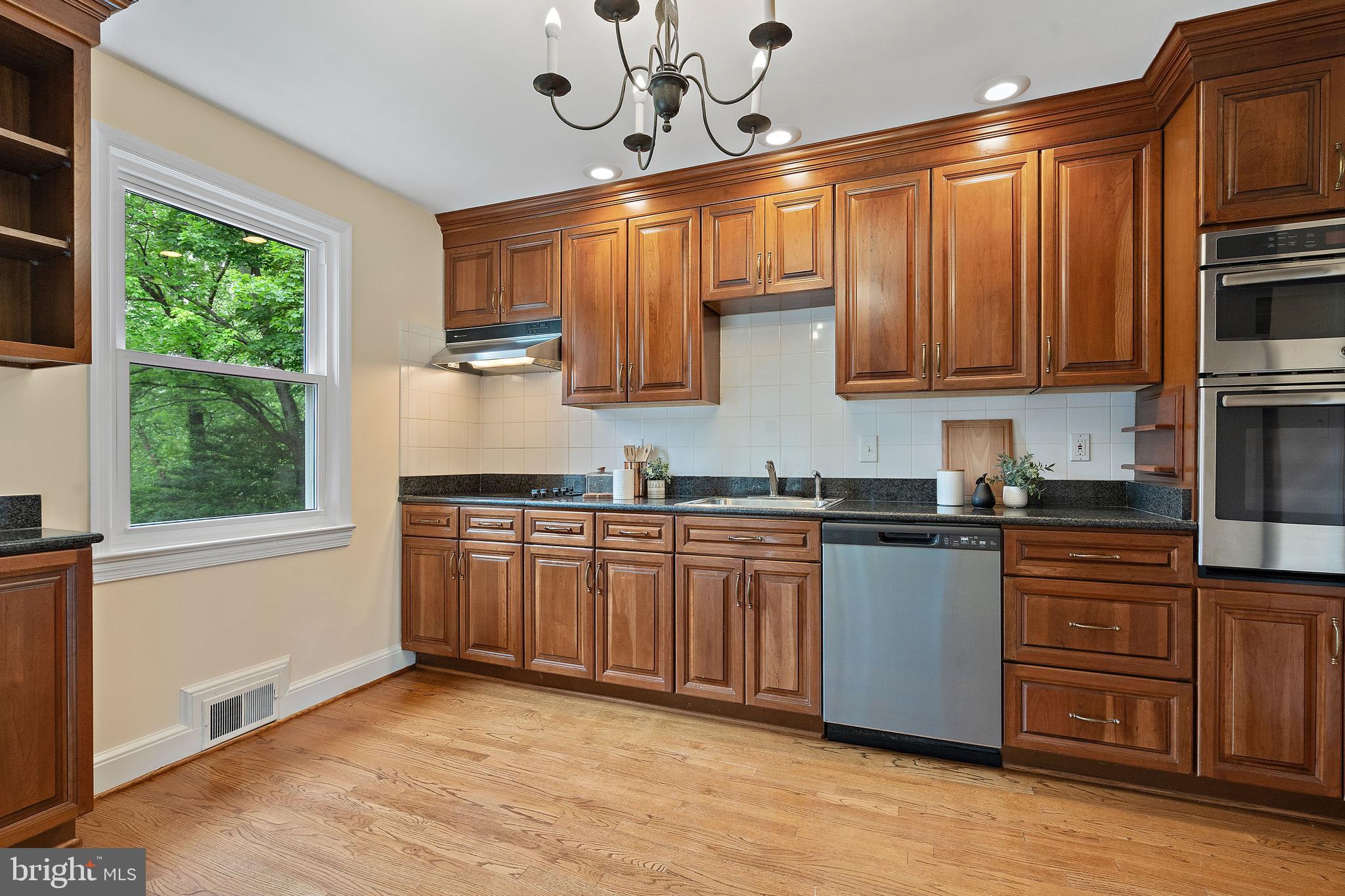 SEVEN OAKS - Residential