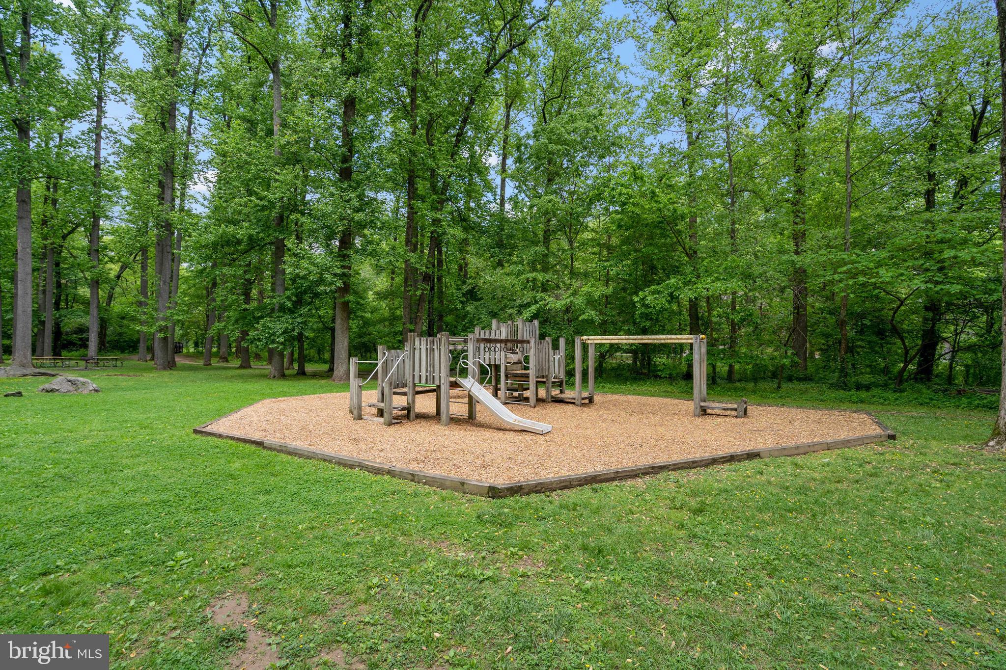 SEVEN OAKS - Residential