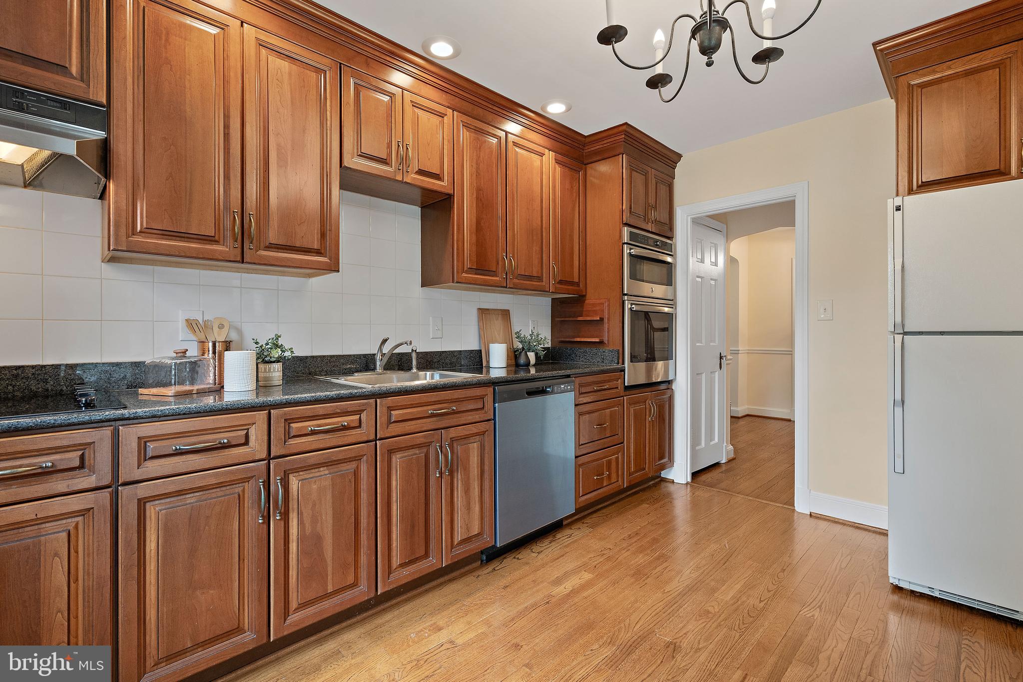 SEVEN OAKS - Residential