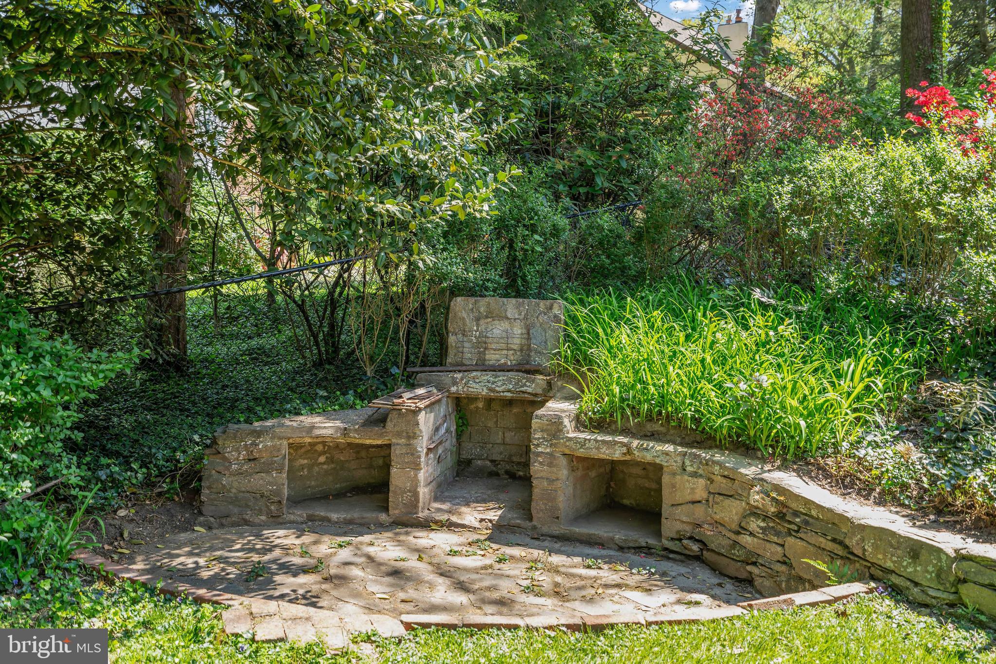 SEVEN OAKS - Residential