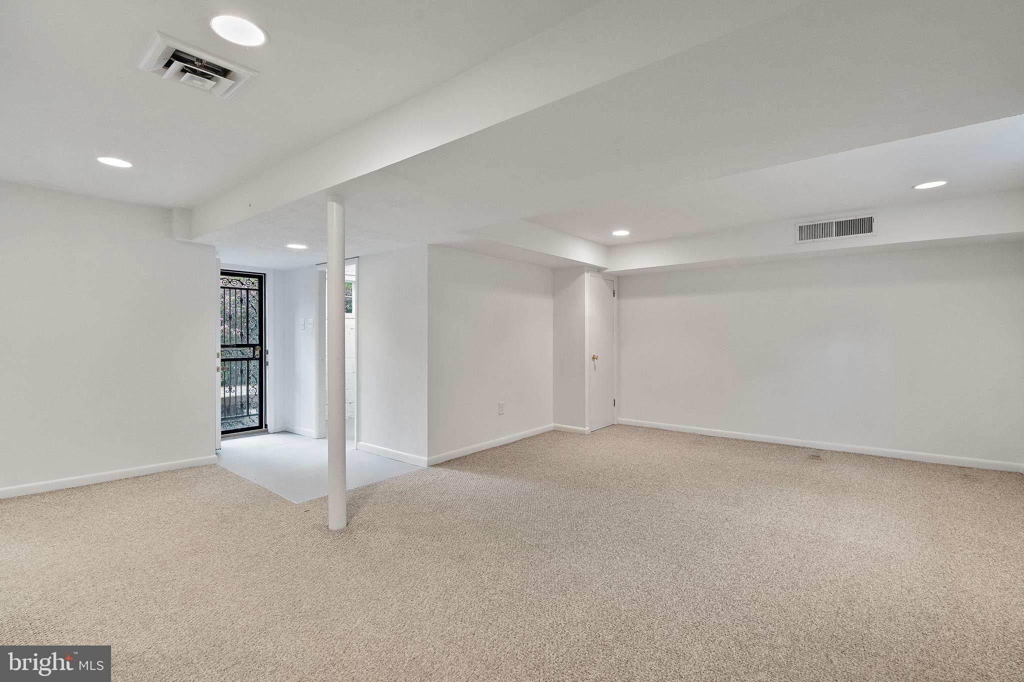 SEVEN OAKS - Residential