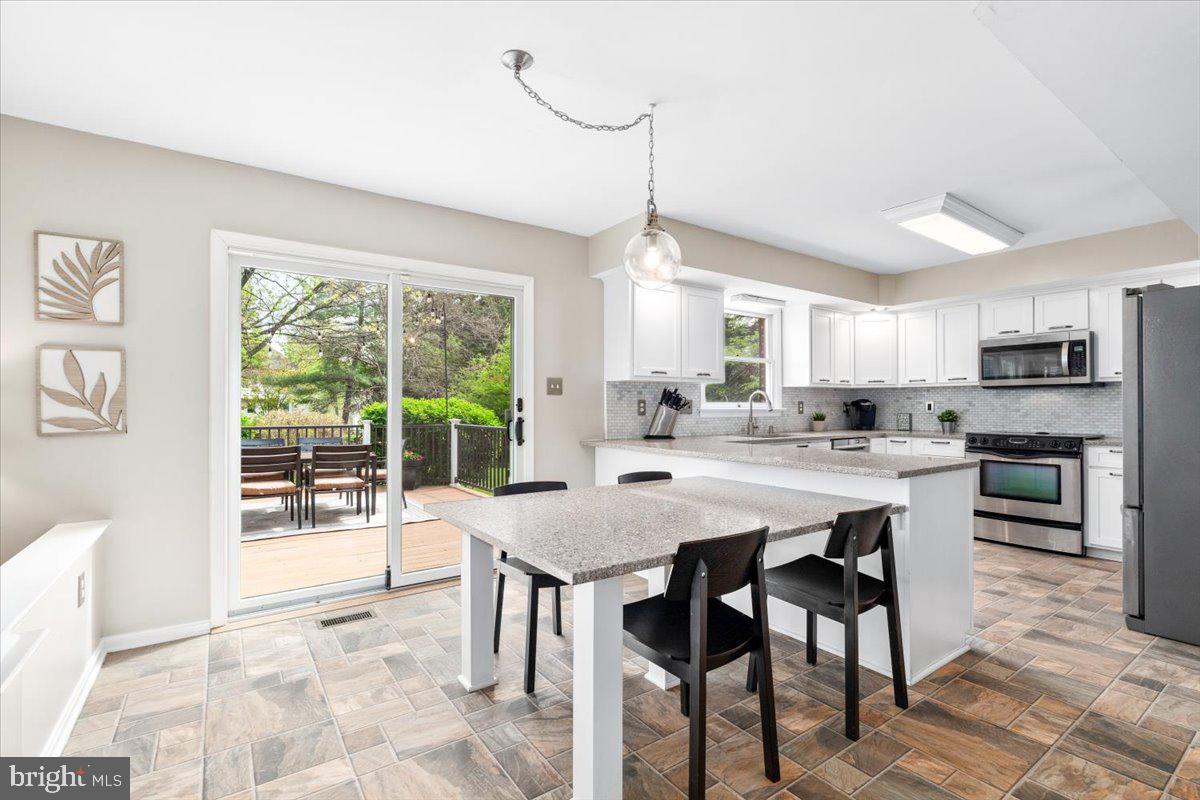 2400 HUNTERS CHASE COURT