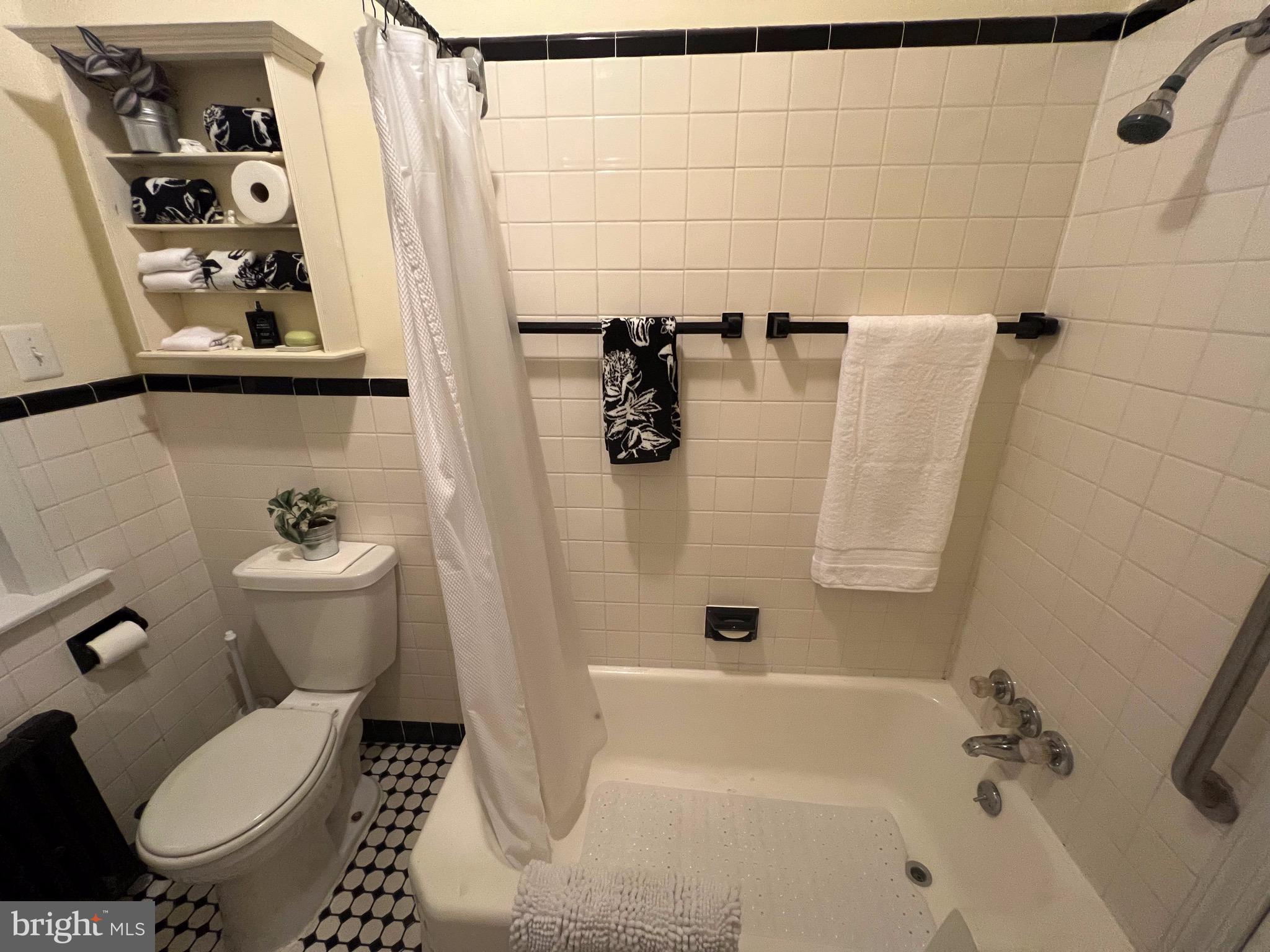 SQUIRREL HILL - Residential Income