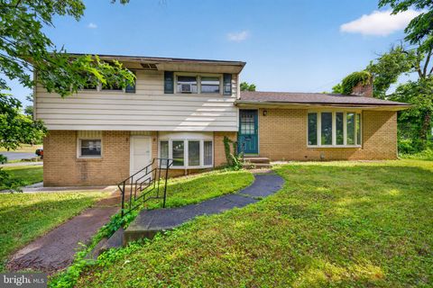 Photo of 933 Big Oak Road, YARDLEY, PA 19067 (MLS # PABU2124920)
