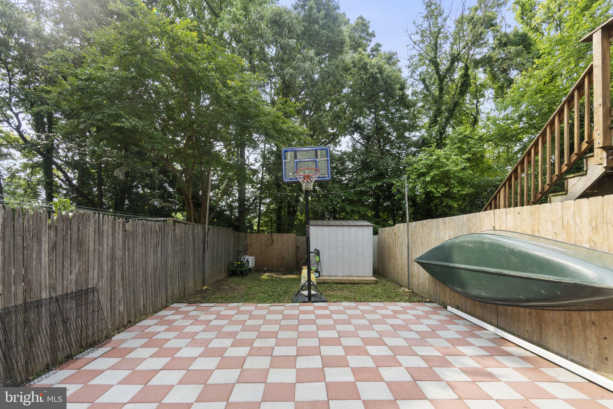 WHISPERING WOODS - Residential