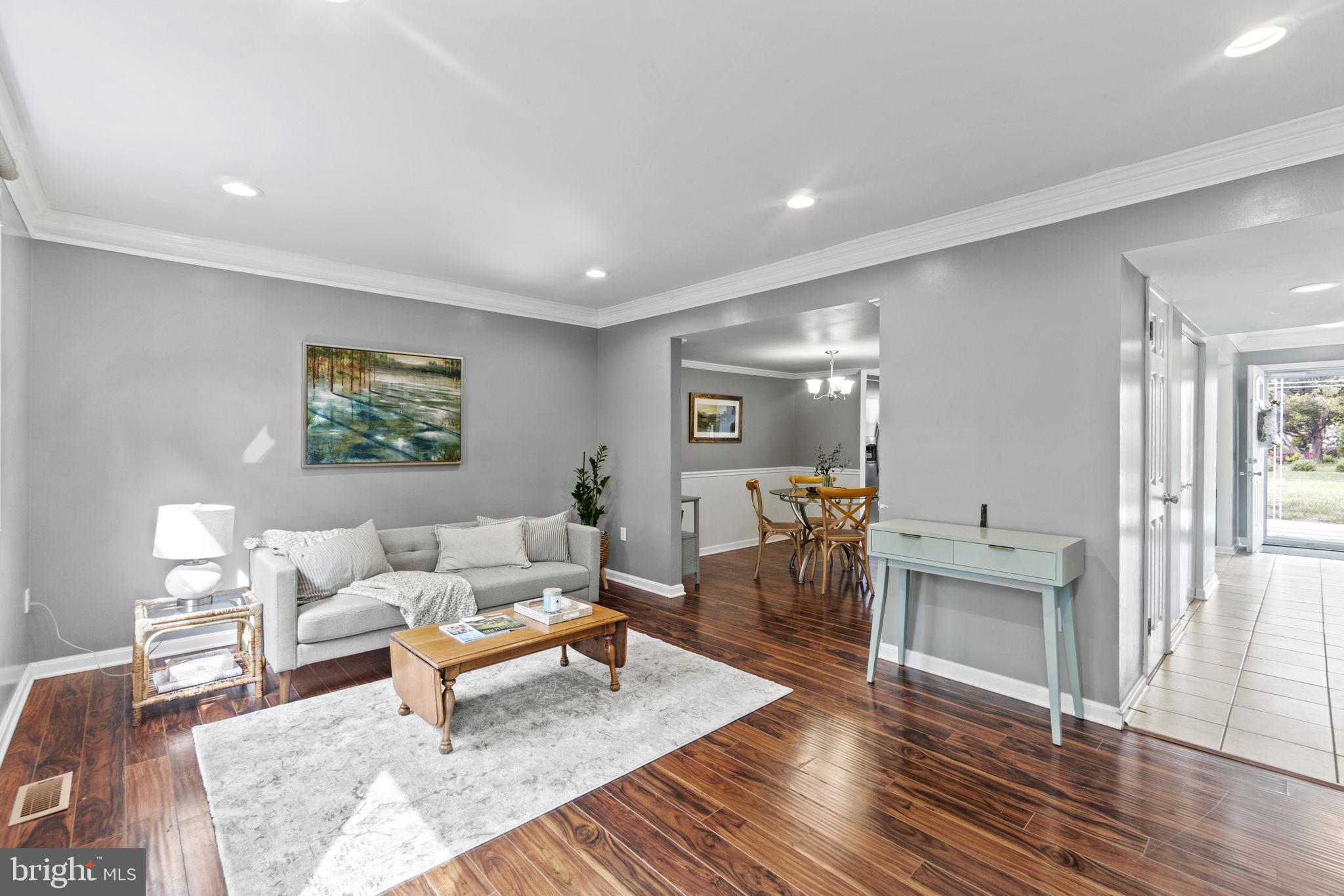 WHISPERING WOODS - Residential