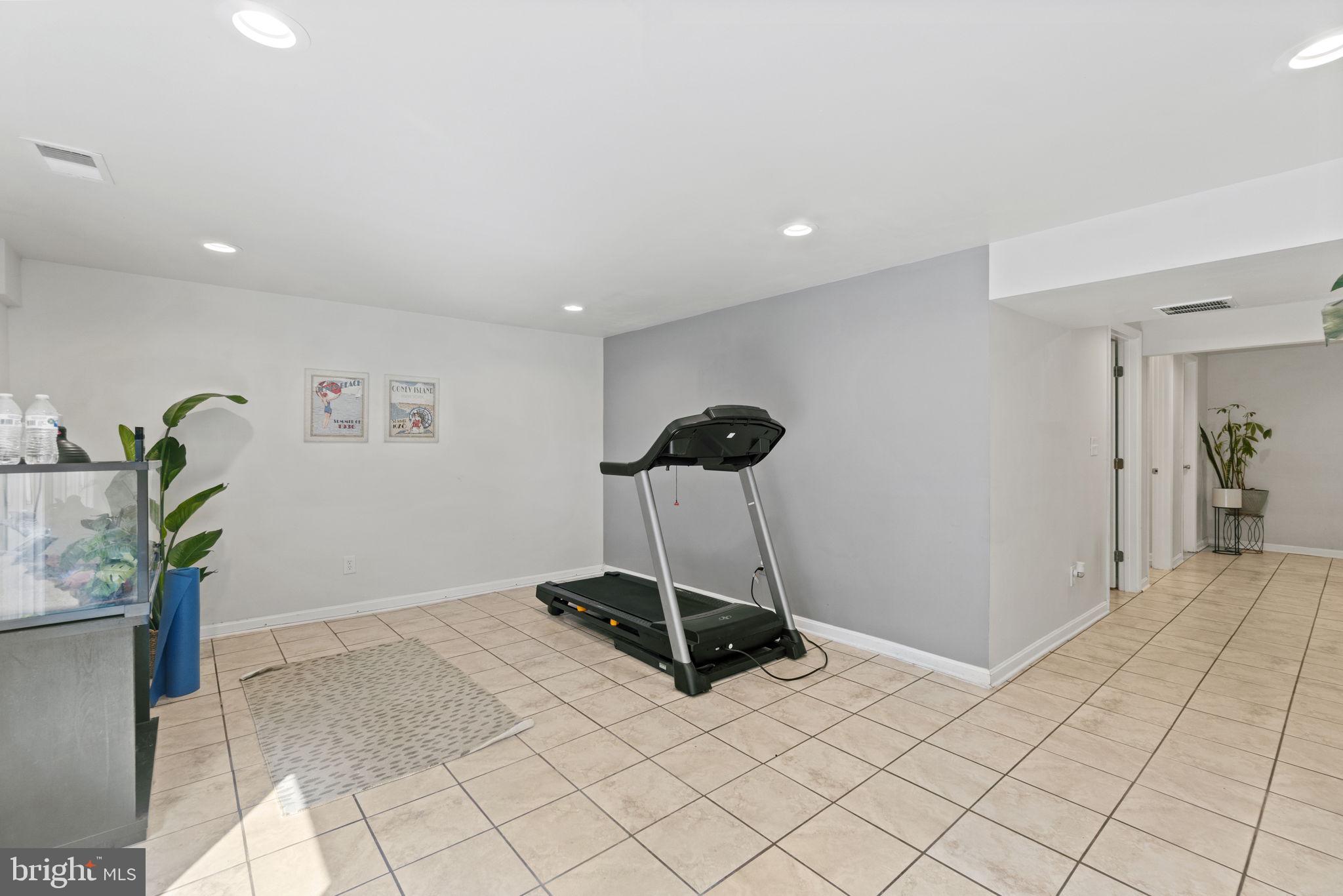 WHISPERING WOODS - Residential