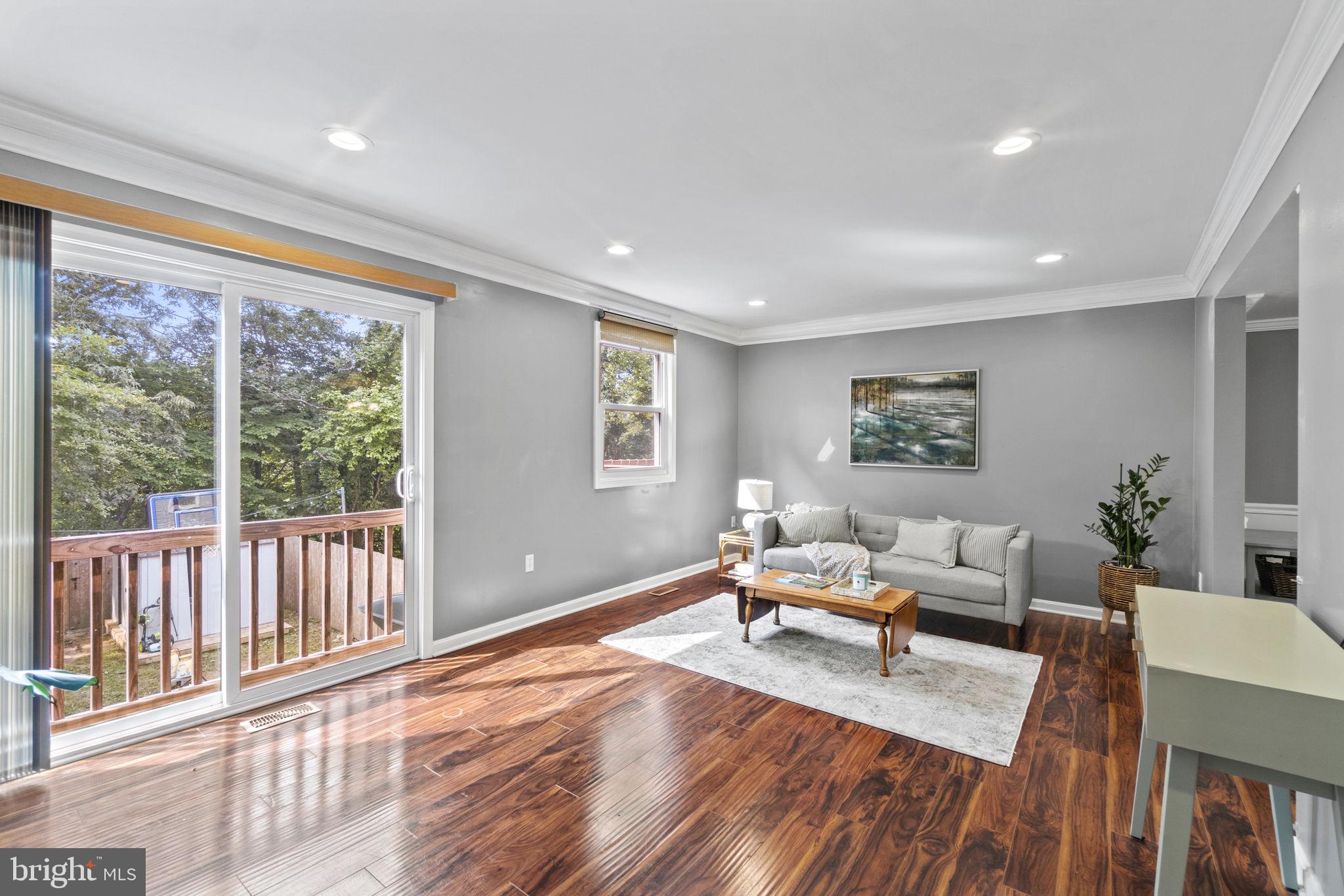 WHISPERING WOODS - Residential