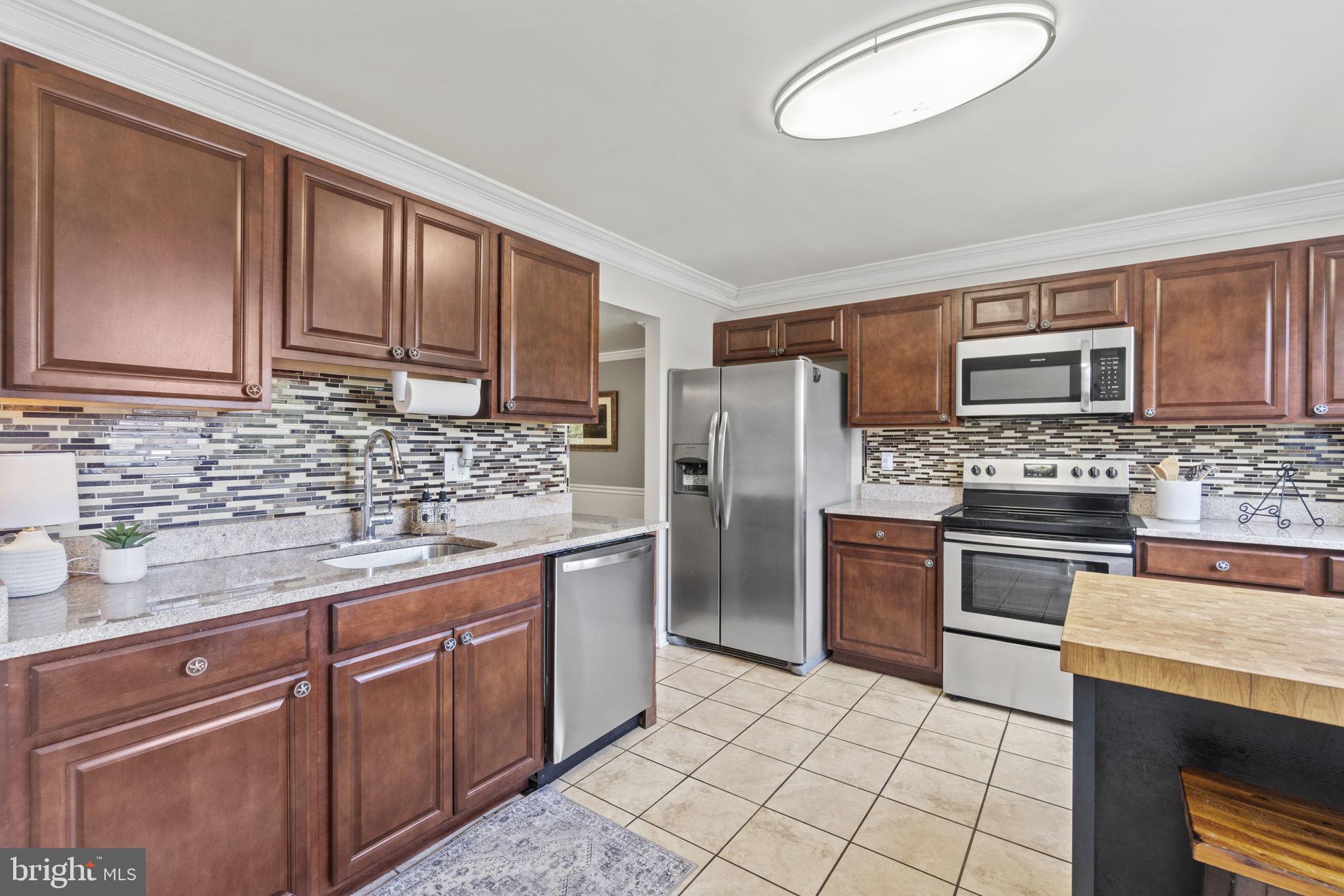 WHISPERING WOODS - Residential