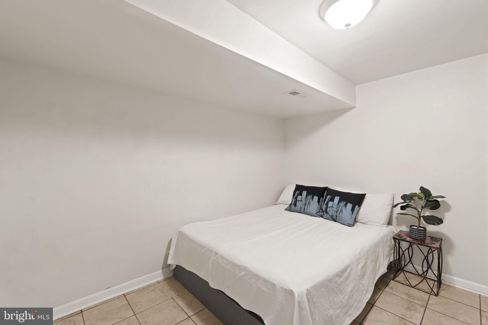 WHISPERING WOODS - Residential