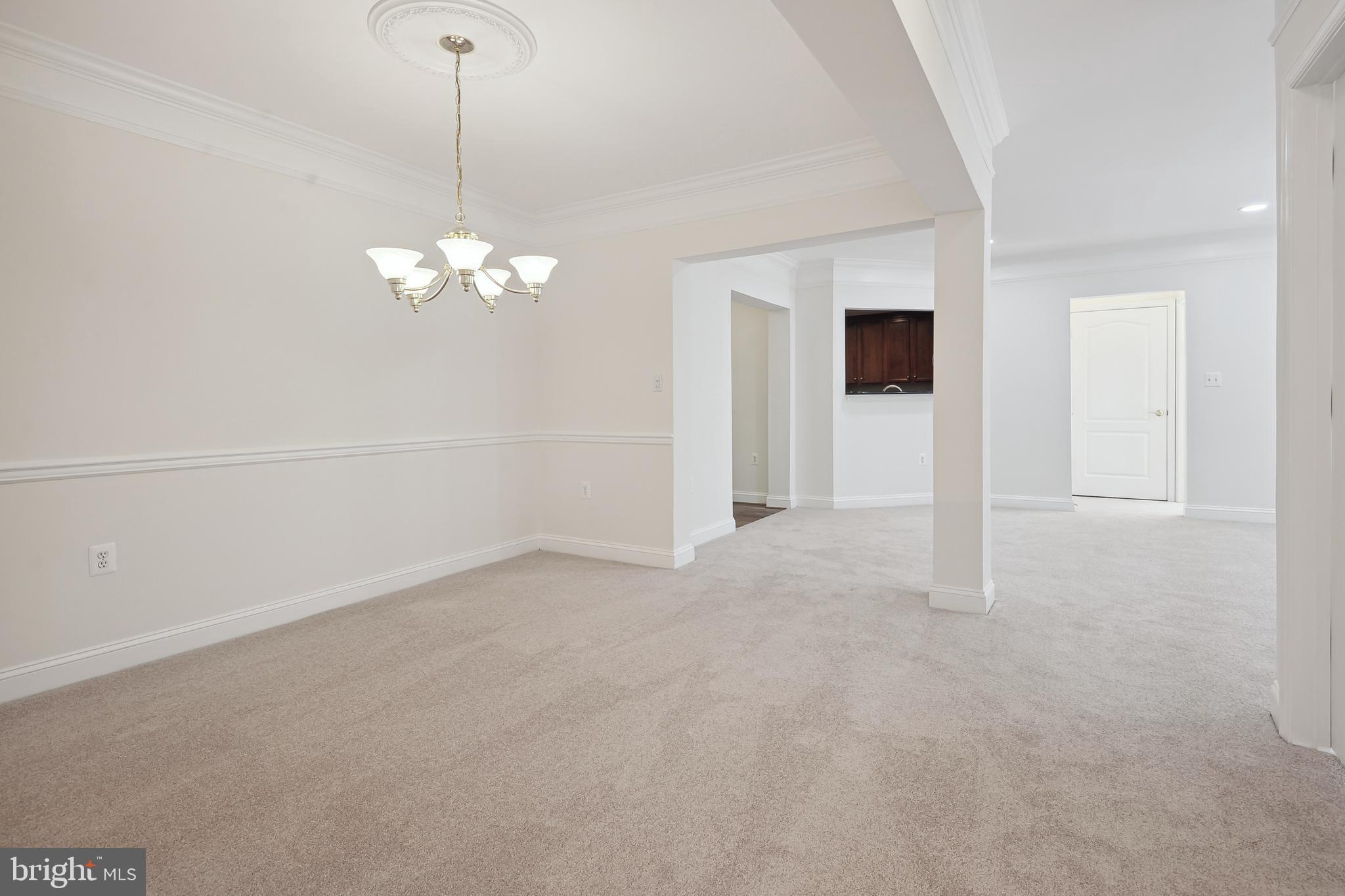 SAINTSBURY PLAZA - Residential