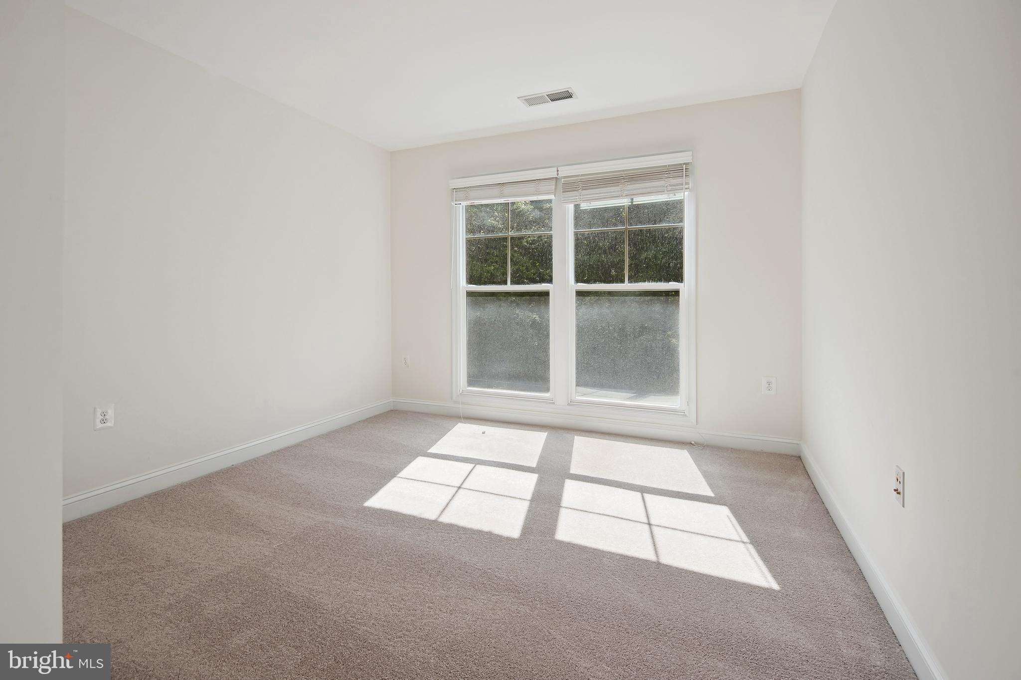 SAINTSBURY PLAZA - Residential