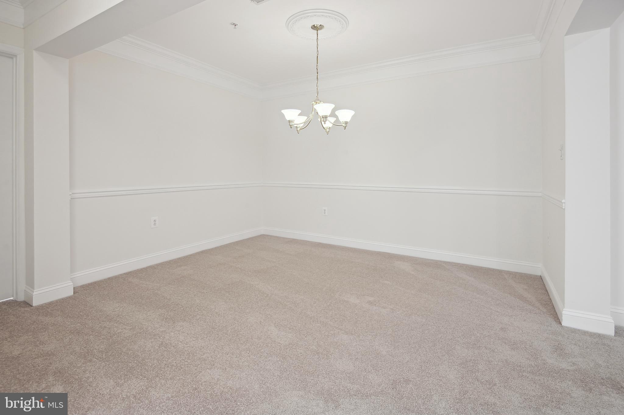 SAINTSBURY PLAZA - Residential