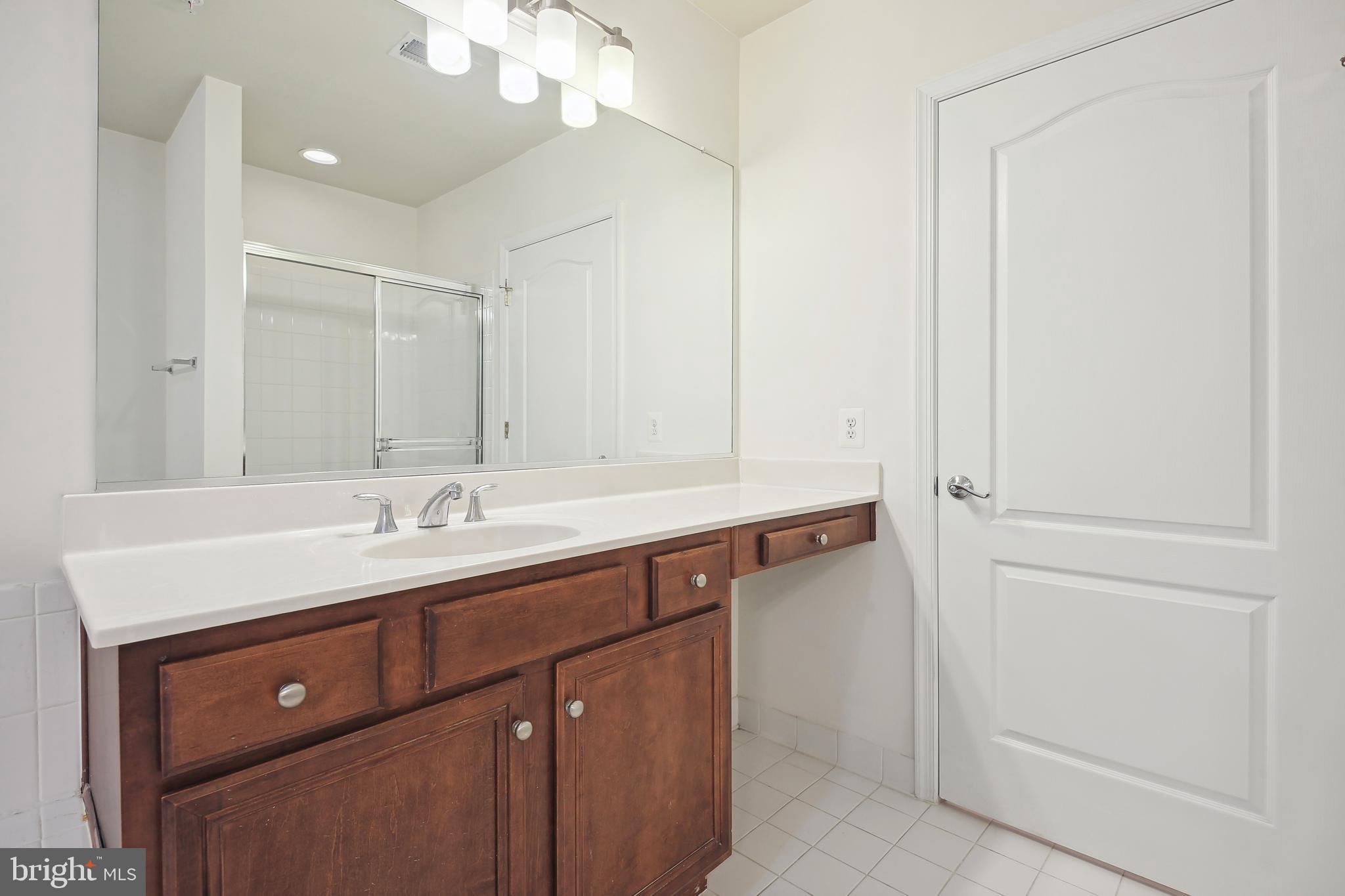 SAINTSBURY PLAZA - Residential