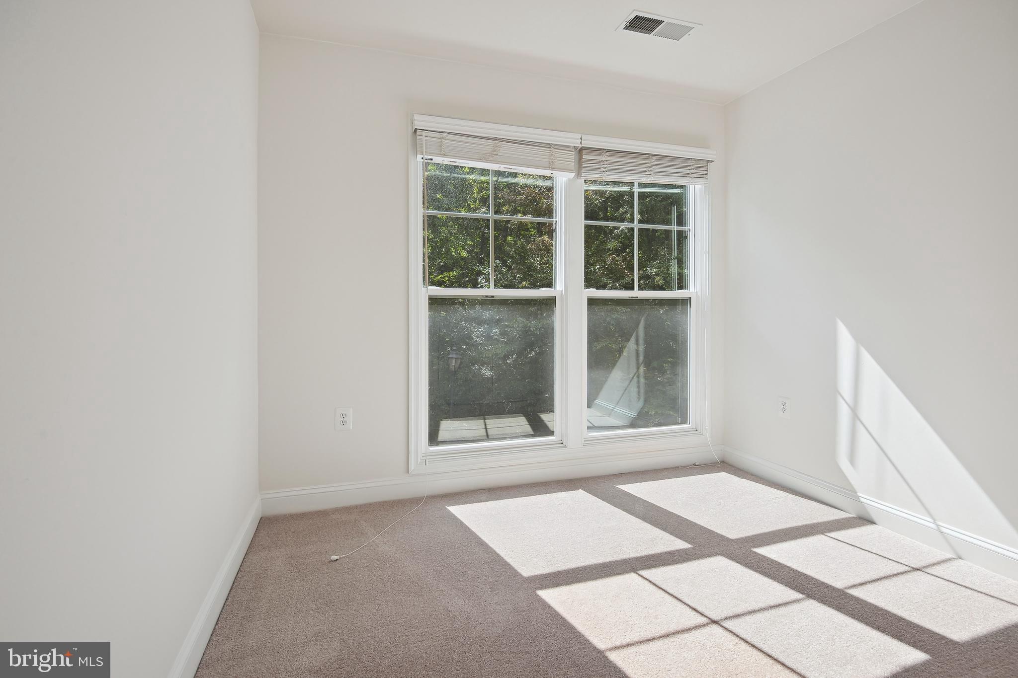 SAINTSBURY PLAZA - Residential