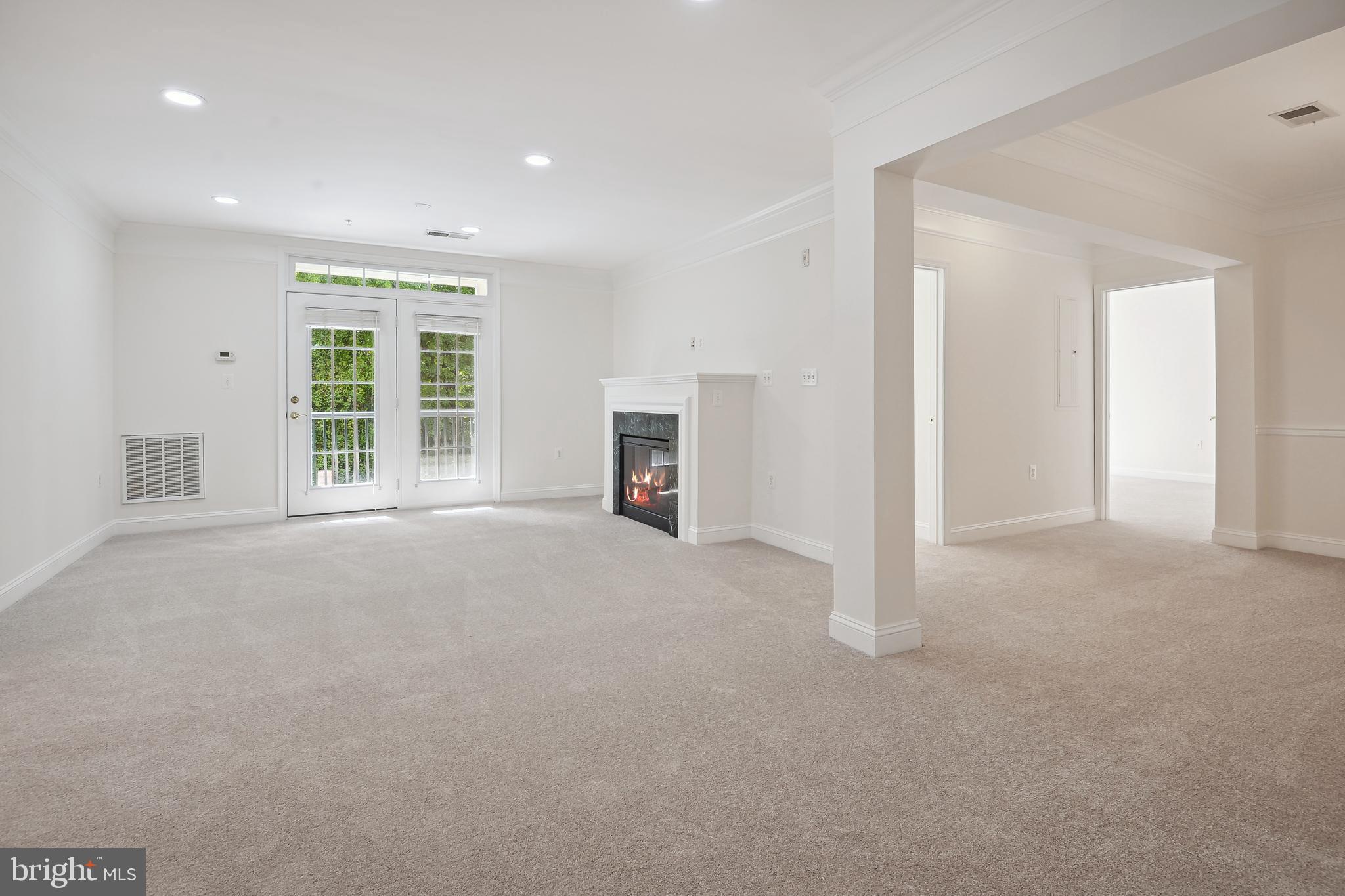 SAINTSBURY PLAZA - Residential