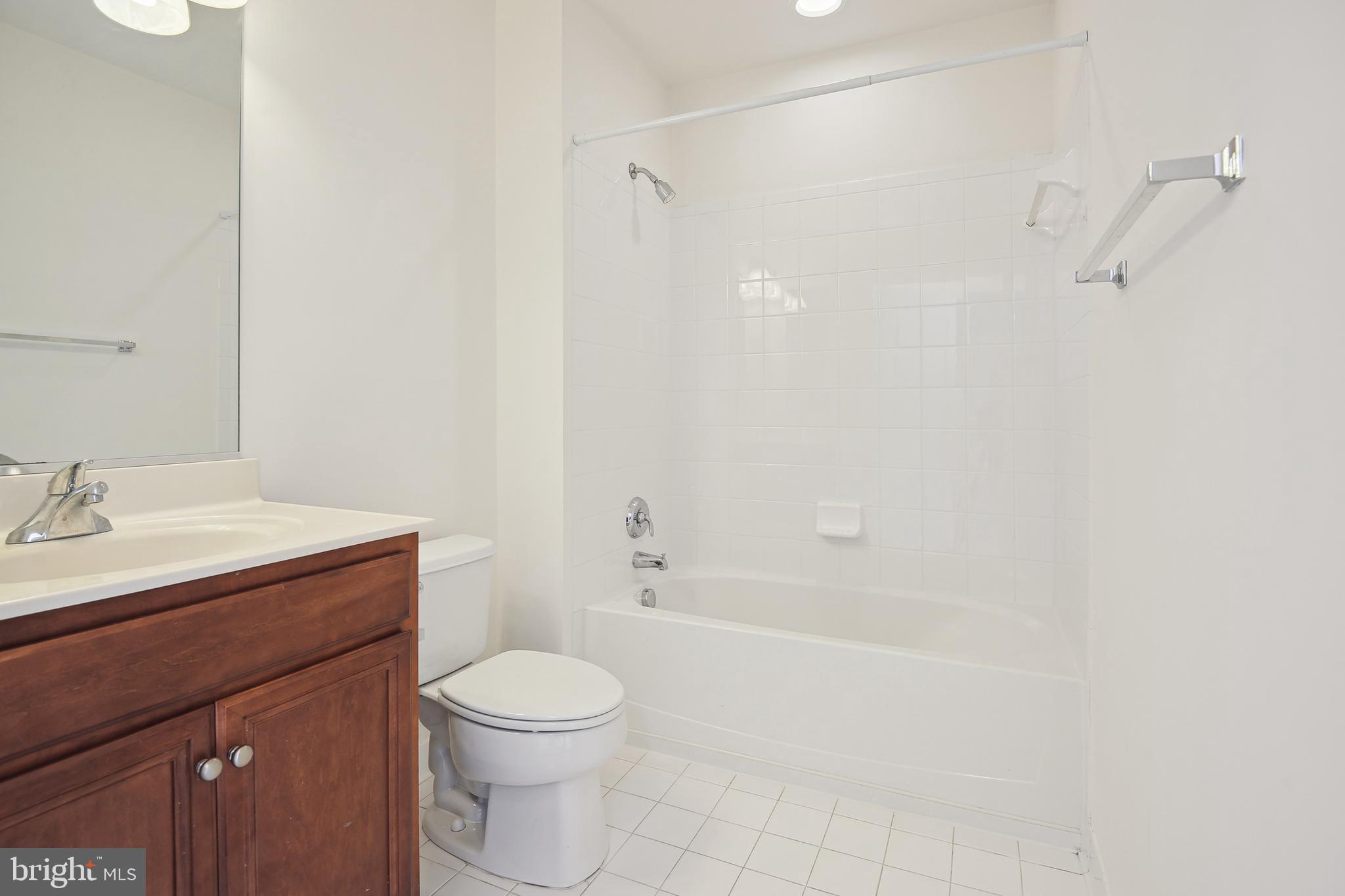 SAINTSBURY PLAZA - Residential