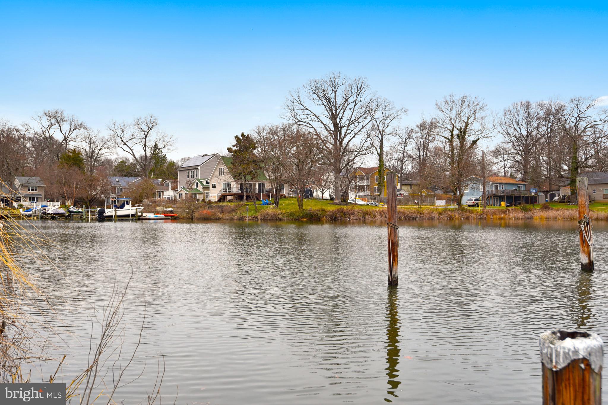 WOODLAND BEACH - Residential