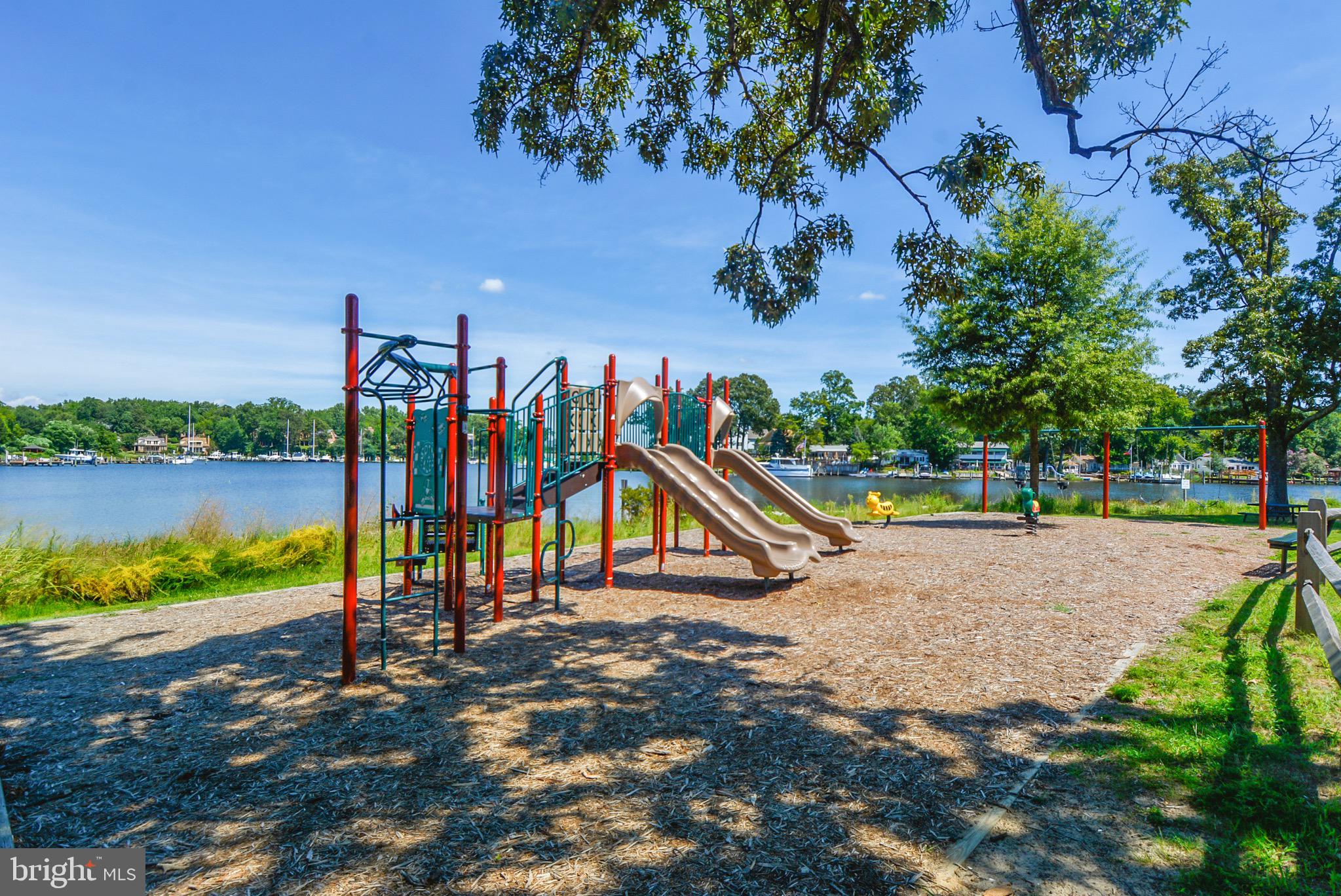 WOODLAND BEACH - Residential