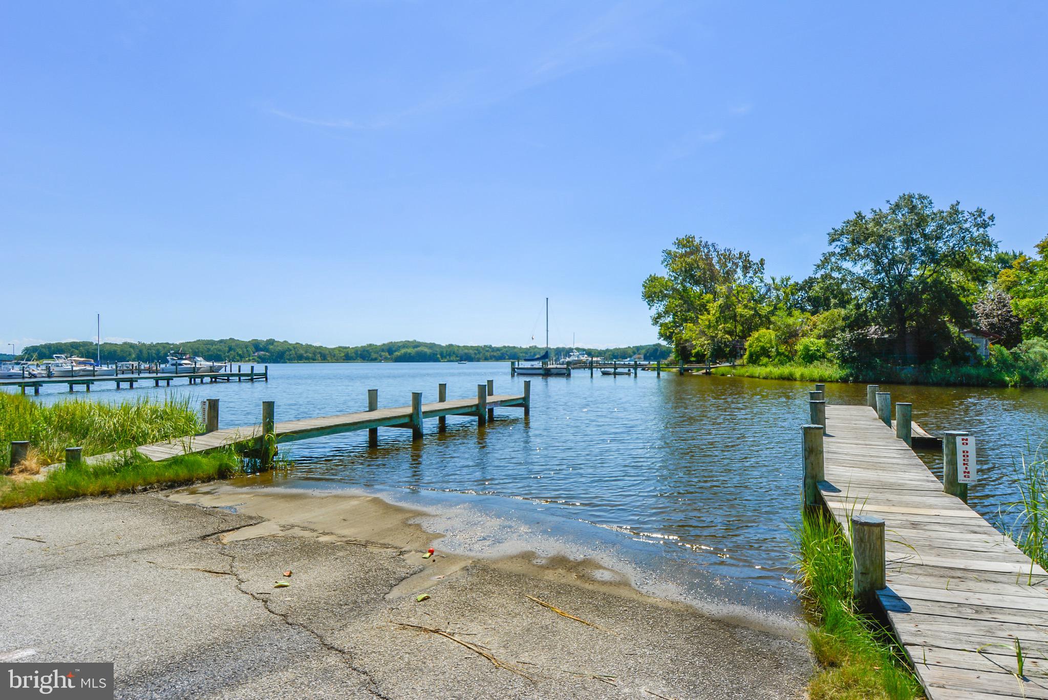 WOODLAND BEACH - Residential