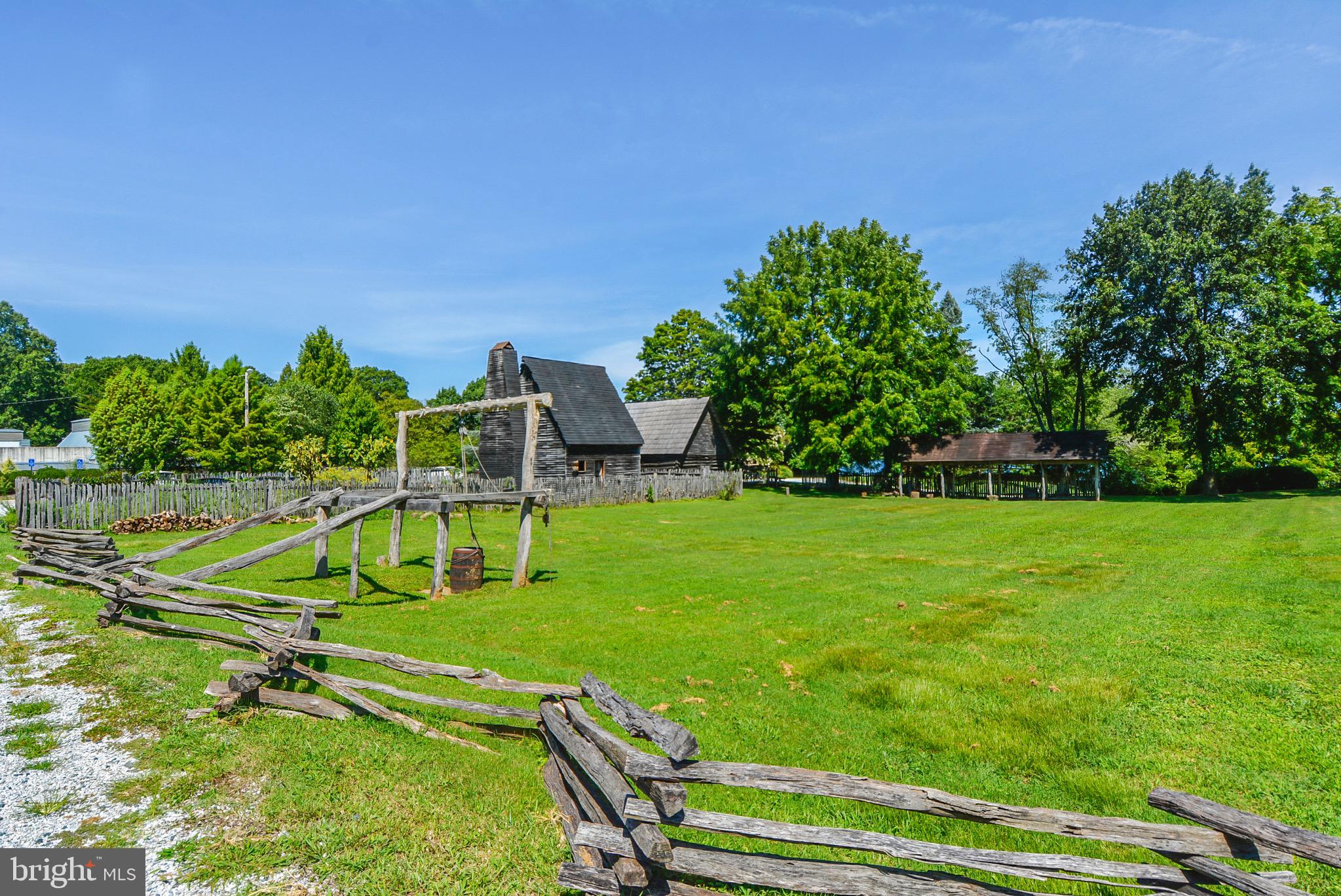 WOODLAND BEACH - Residential