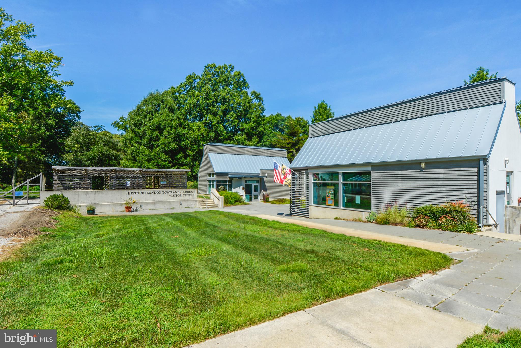 WOODLAND BEACH - Residential