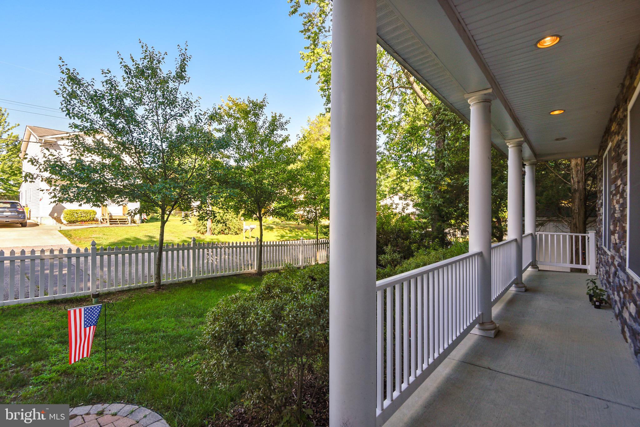 WOODLAND BEACH - Residential