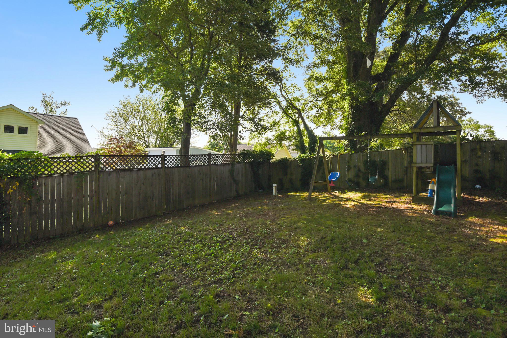 WOODLAND BEACH - Residential