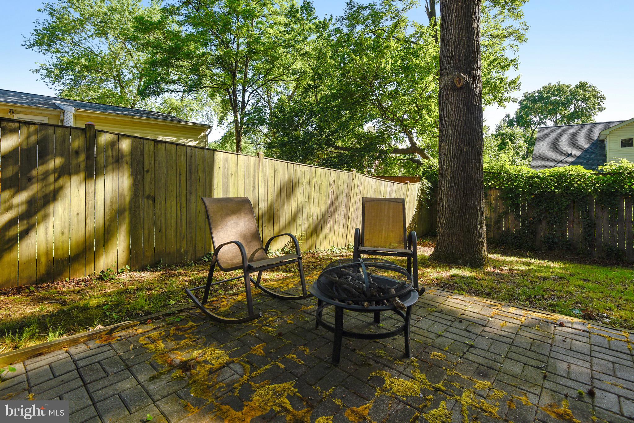 WOODLAND BEACH - Residential