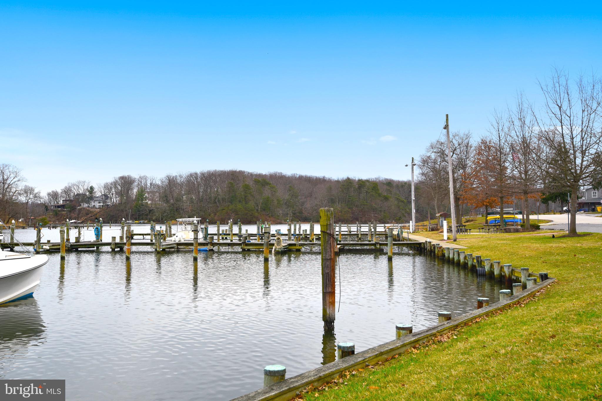 WOODLAND BEACH - Residential