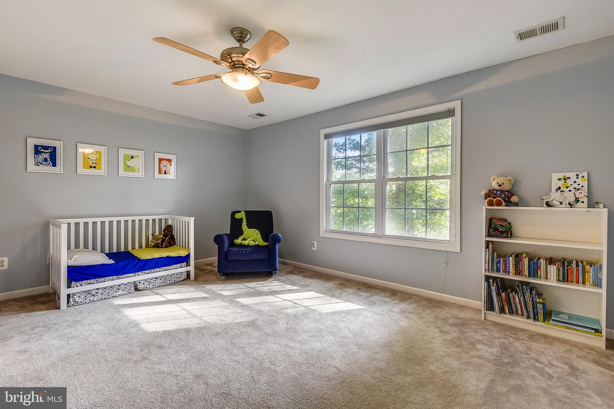 WOODLAND BEACH - Residential