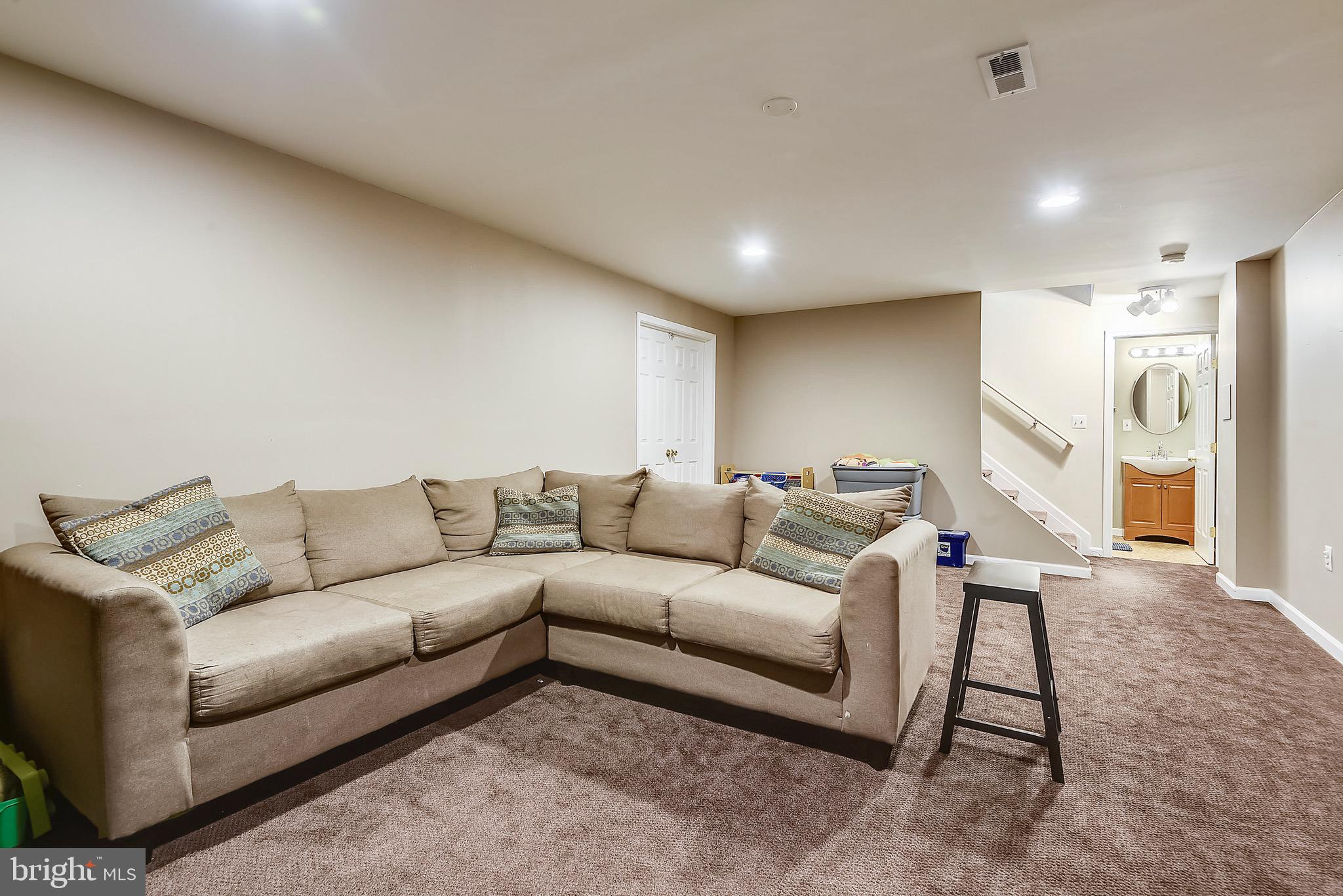 WOODLAND BEACH - Residential