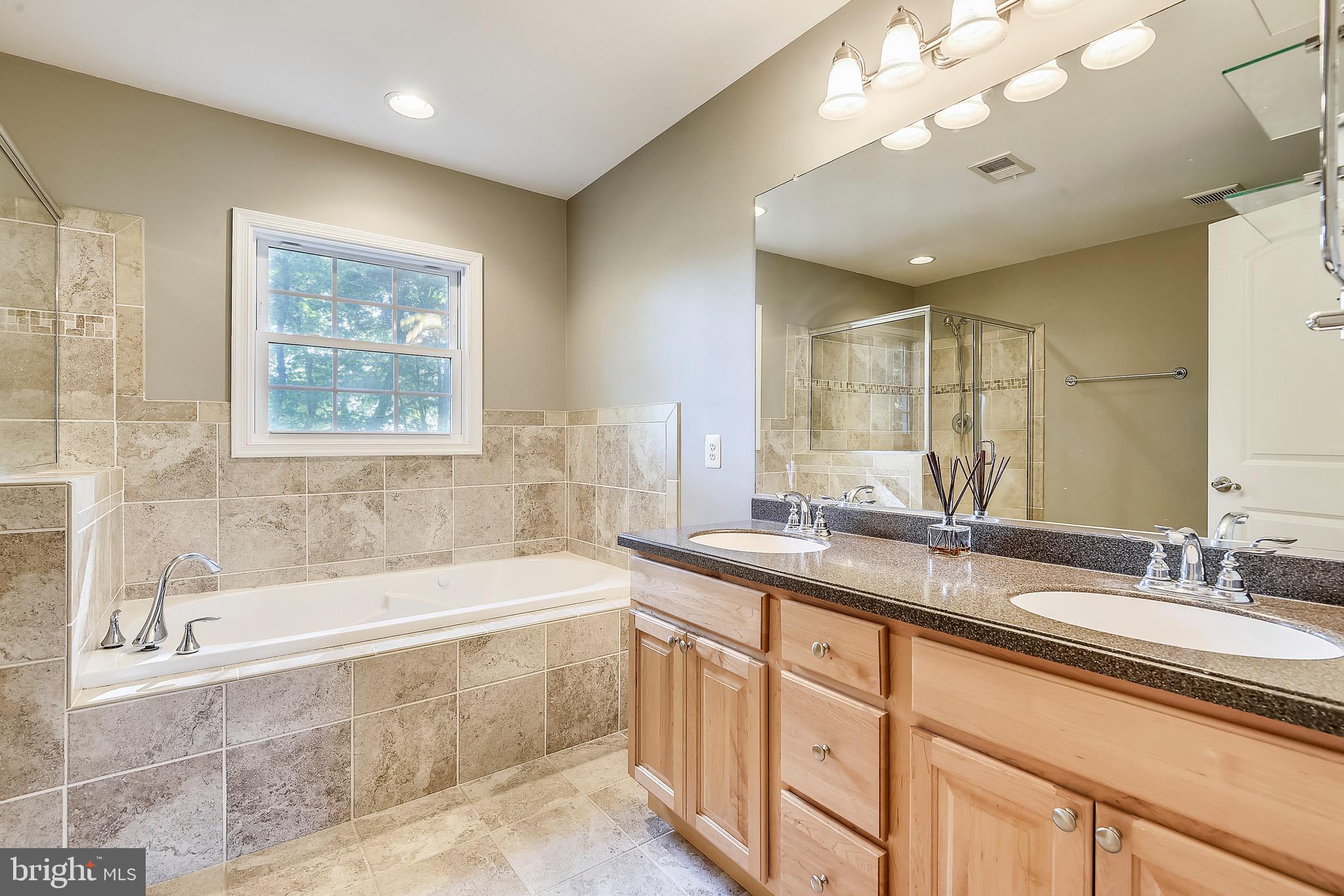 WOODLAND BEACH - Residential