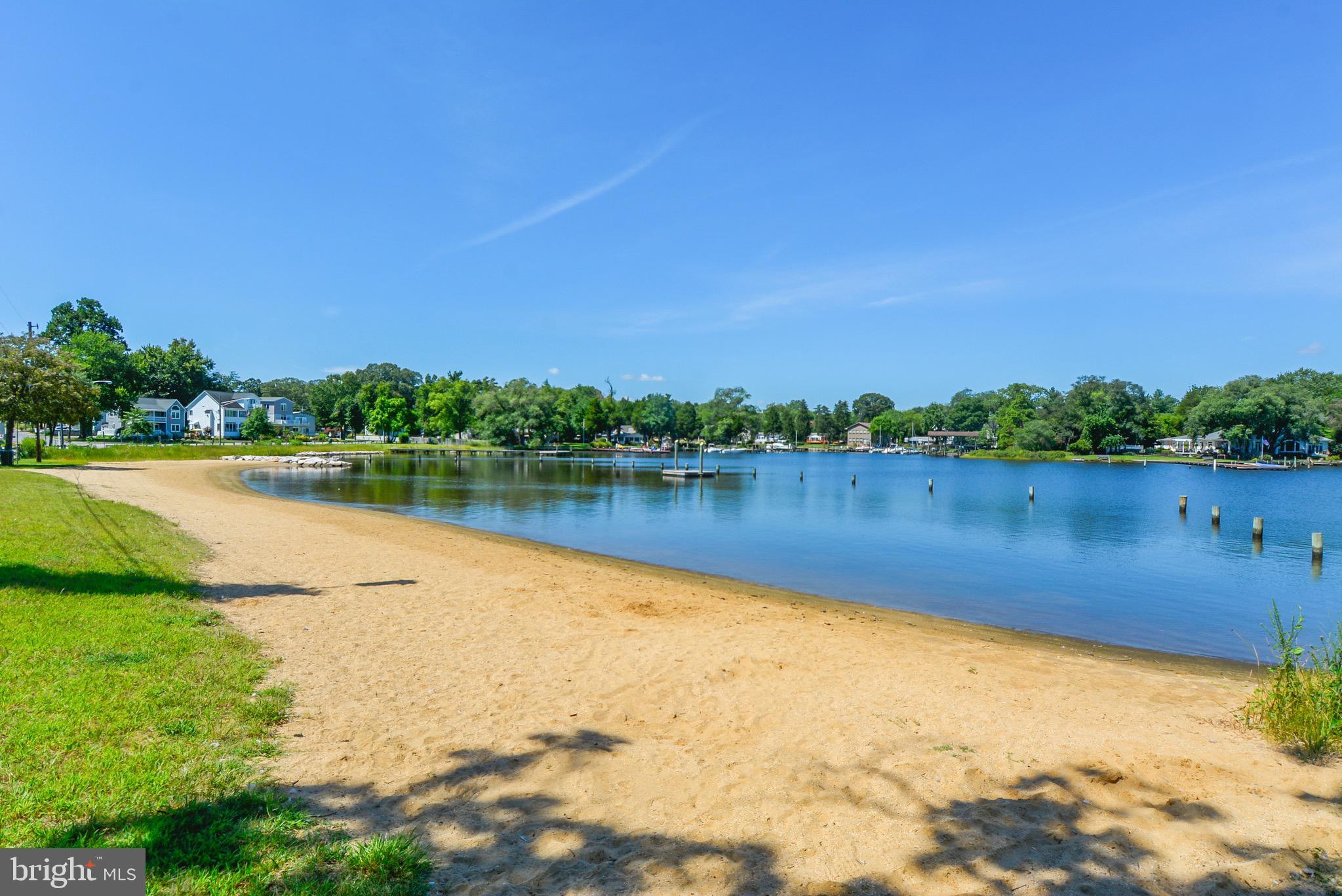 WOODLAND BEACH - Residential