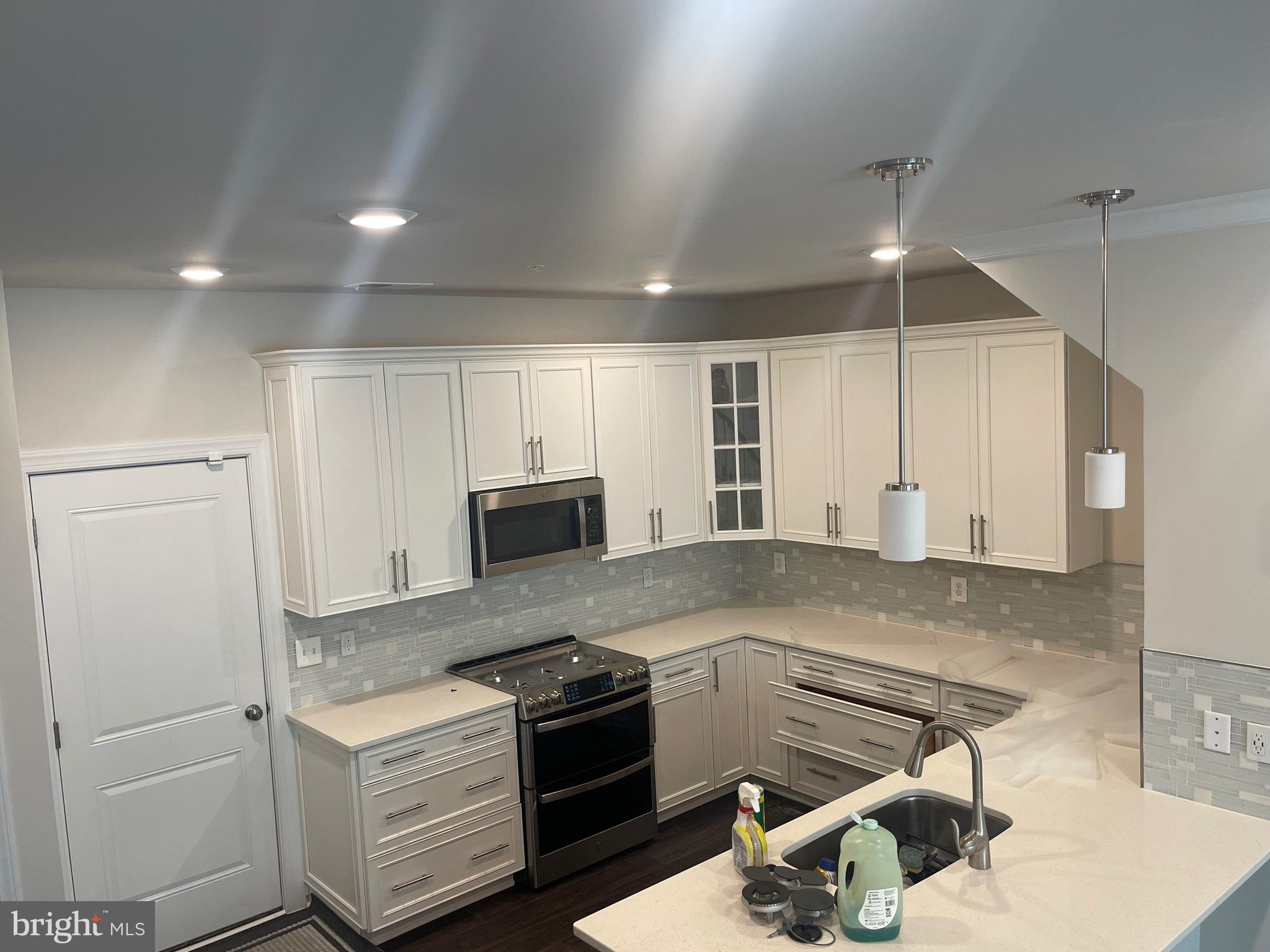 MOOREFIELD STATION - Residential Lease