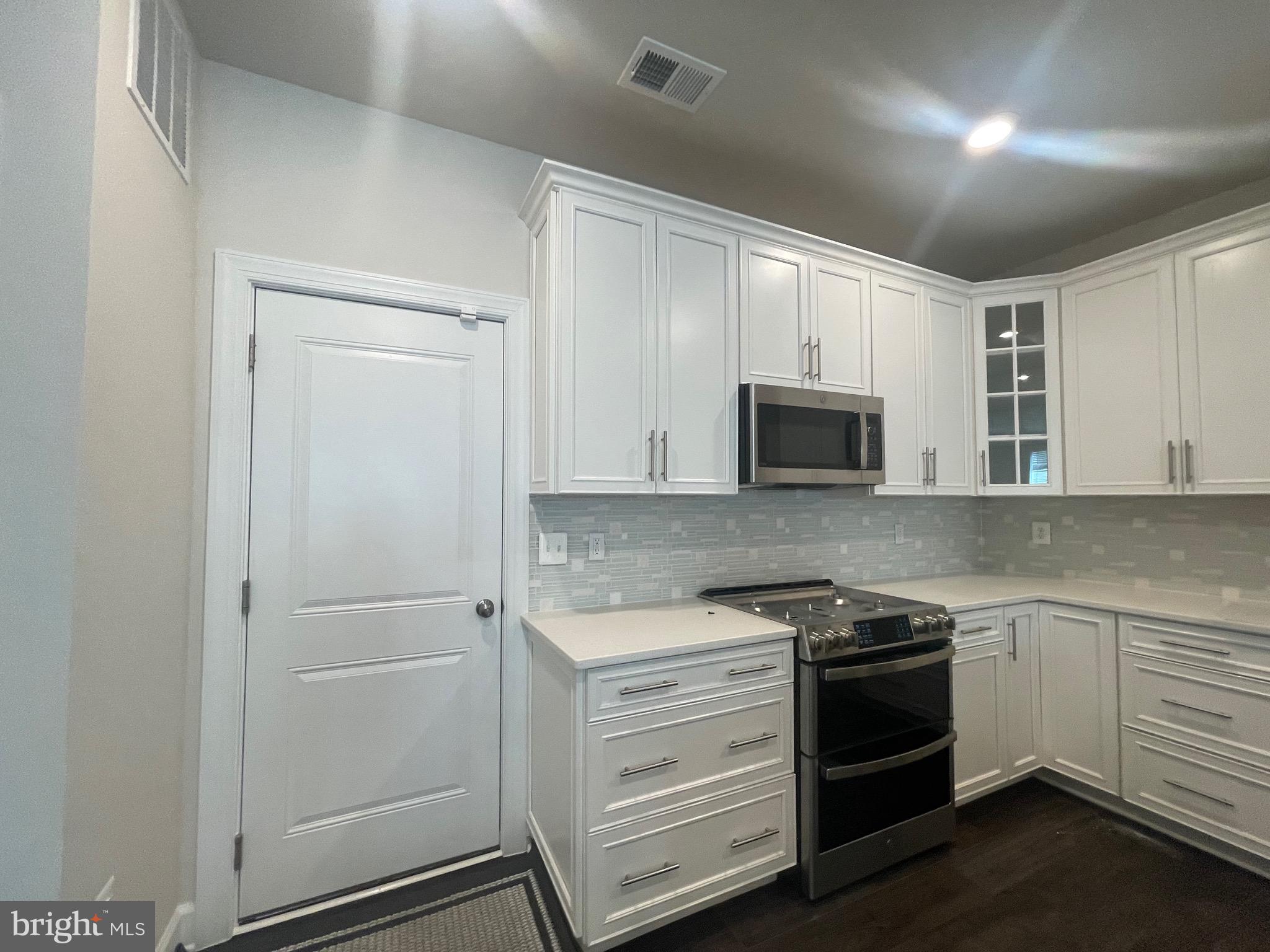 MOOREFIELD STATION - Residential Lease