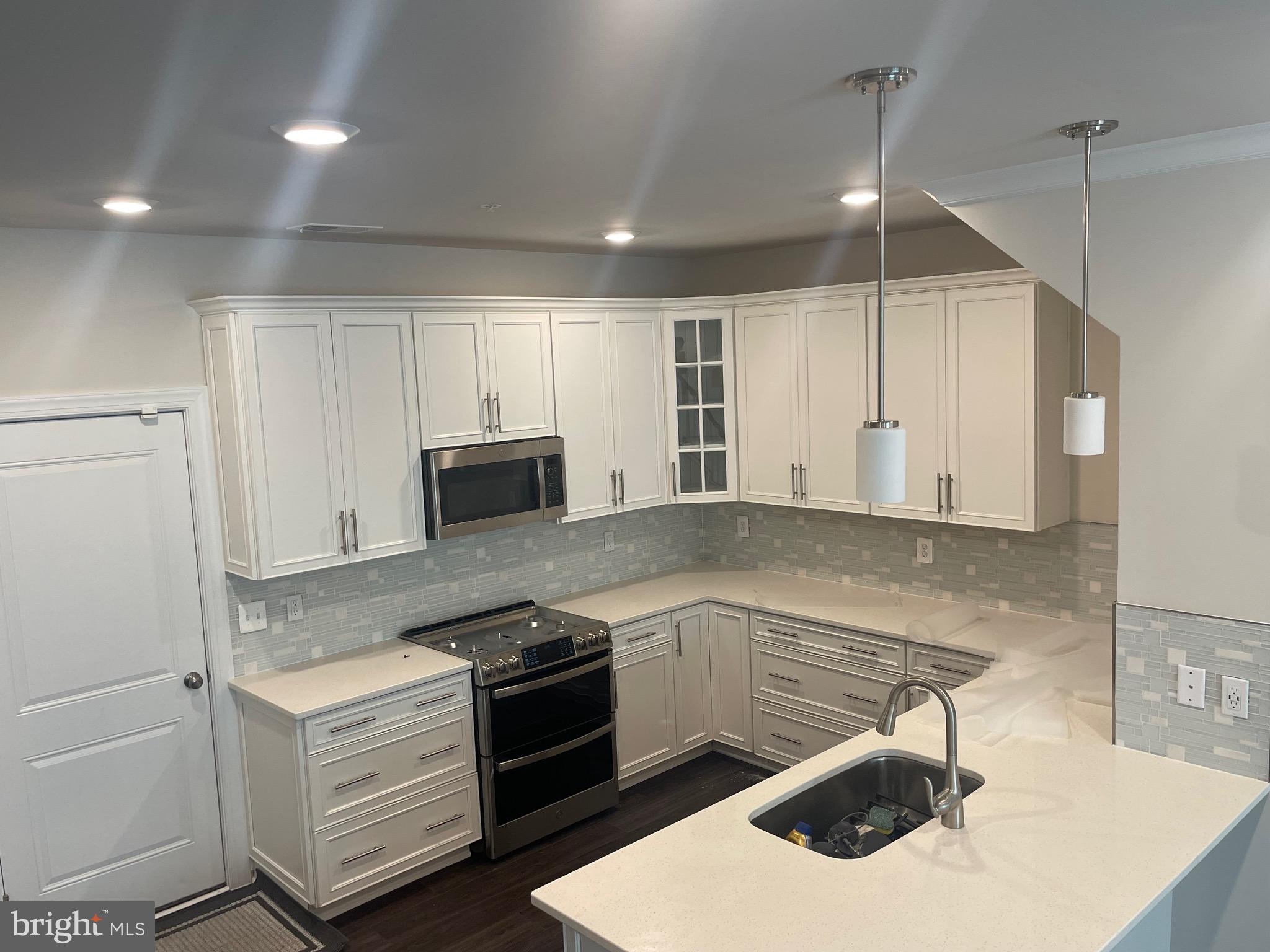 MOOREFIELD STATION - Residential Lease