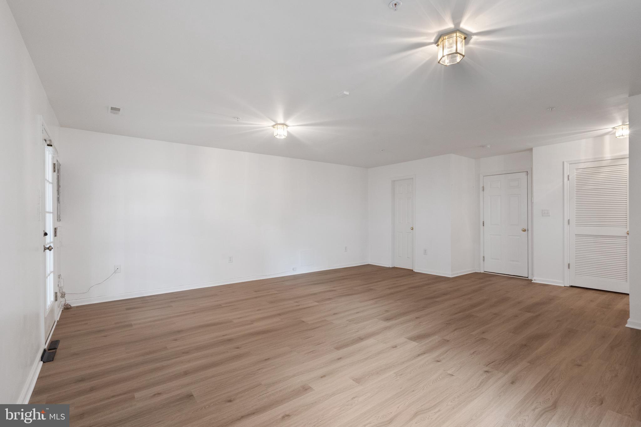 KINGSVIEW VILLAGE - Residential