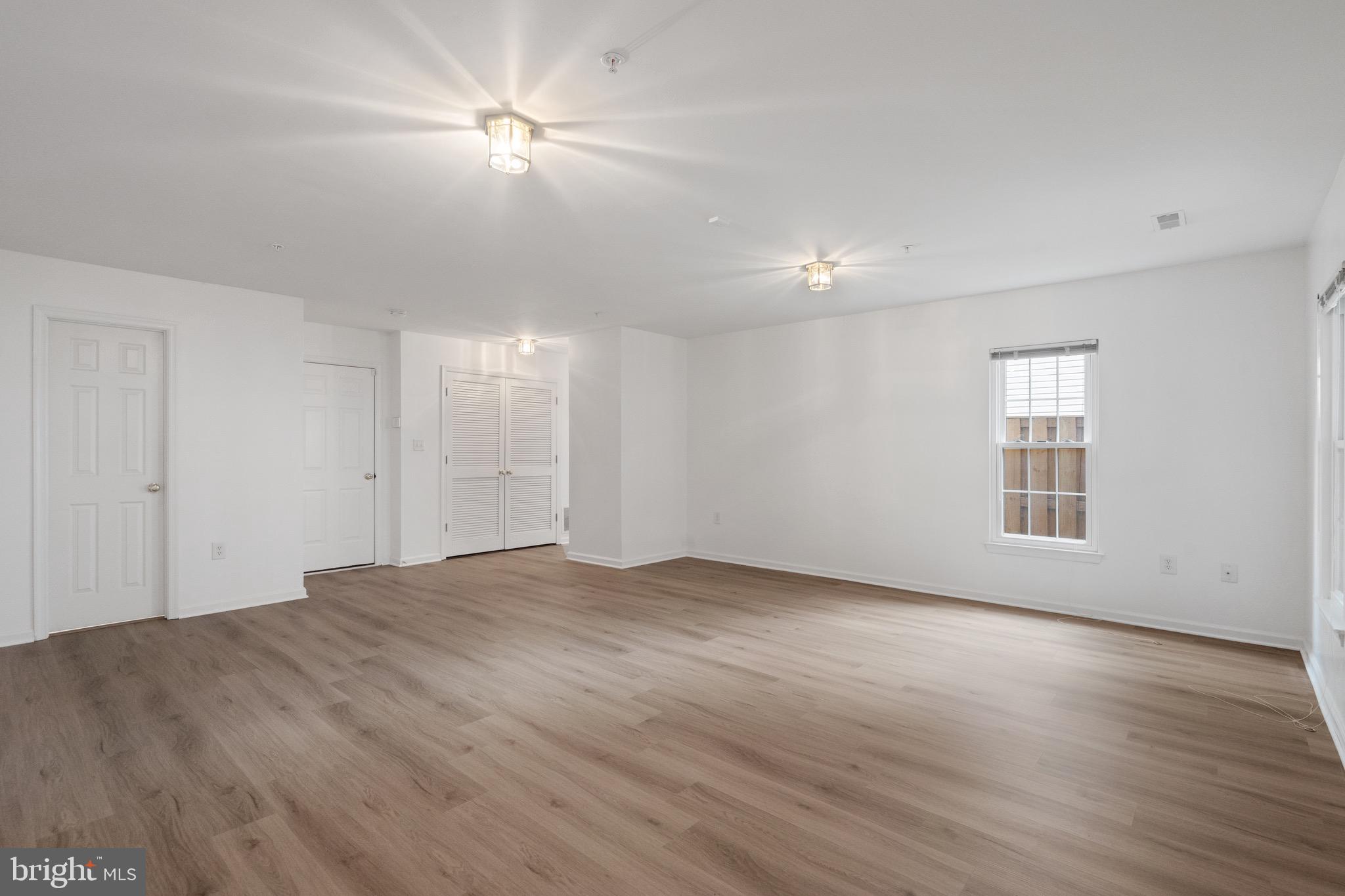 KINGSVIEW VILLAGE - Residential