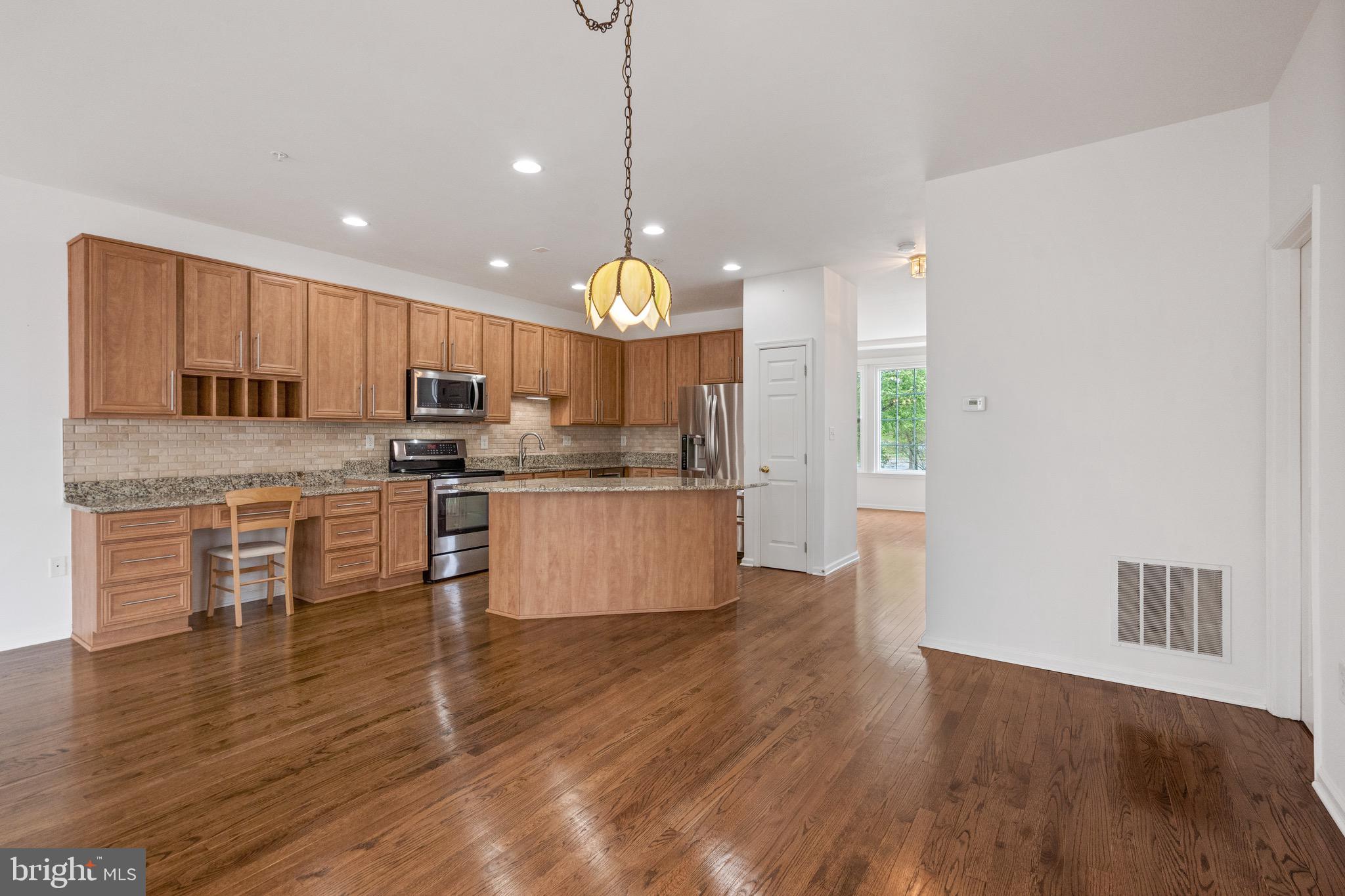 KINGSVIEW VILLAGE - Residential